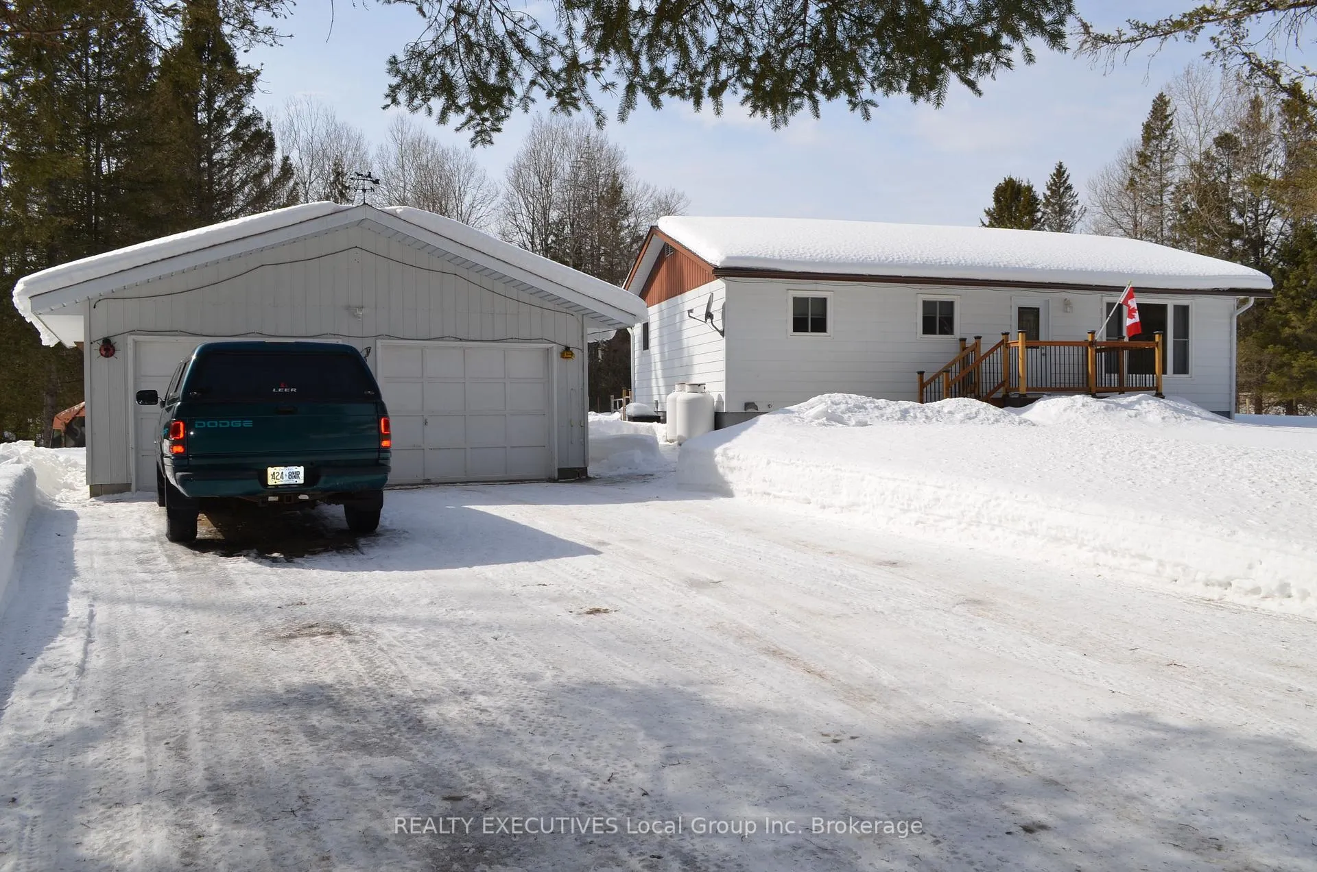 Photo 1 of 11 Chalet Road, Powassan — HOMEH