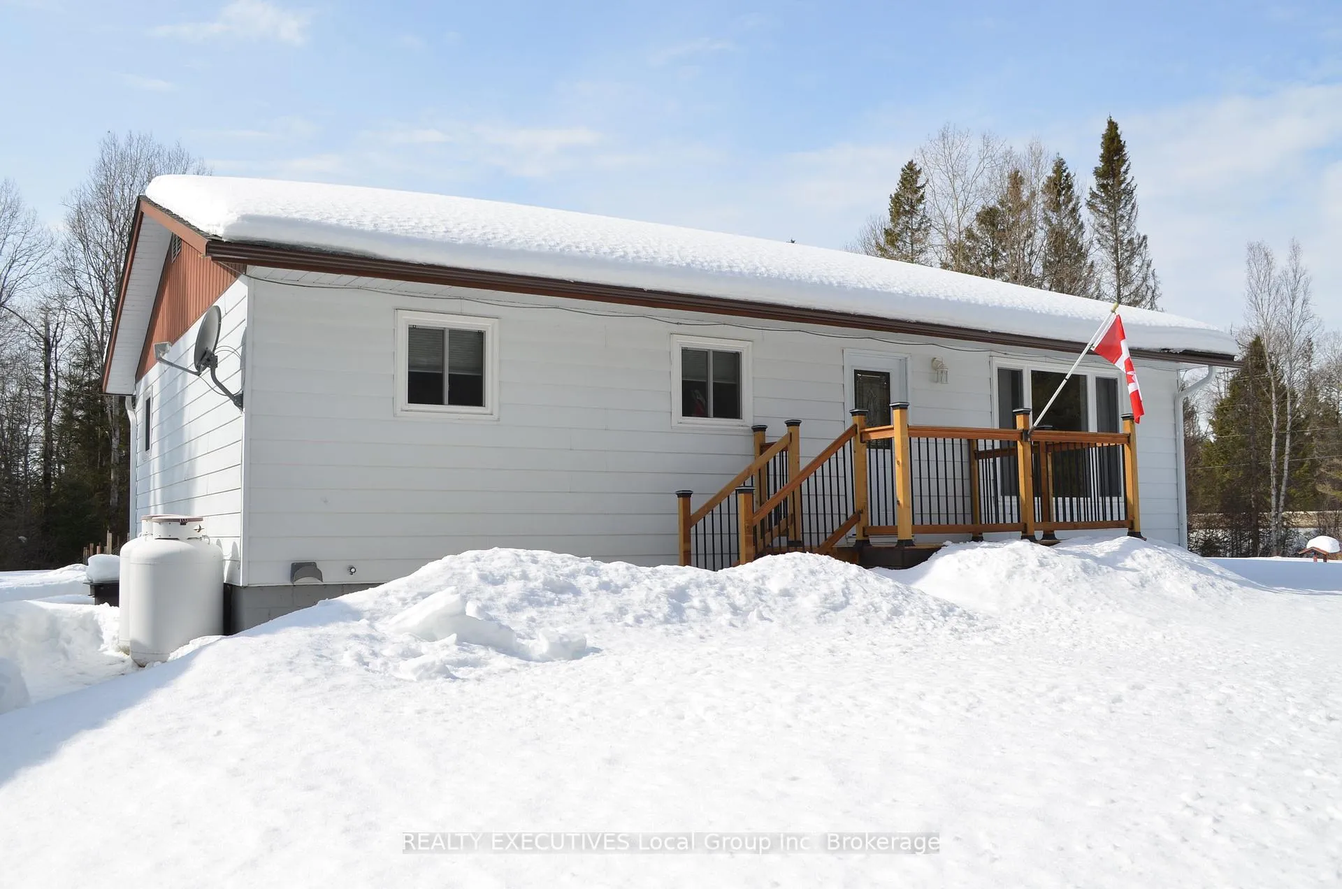 Photo 3 of 11 Chalet Road, Powassan — HOMEH
