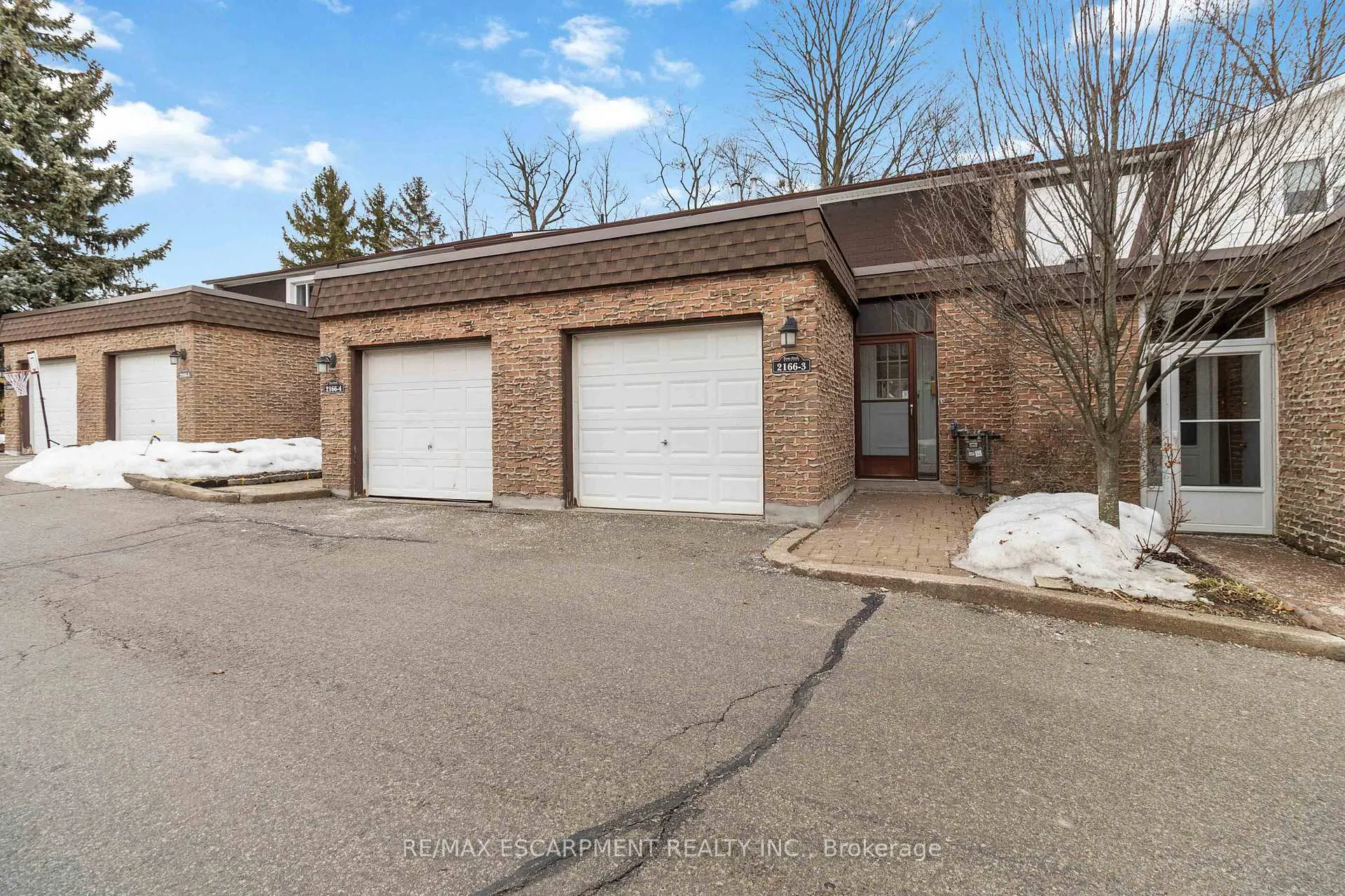 Photo 2 of Unit 3, 2166 Upper Middle Road, Burlington, Brant Hills — HOMEH