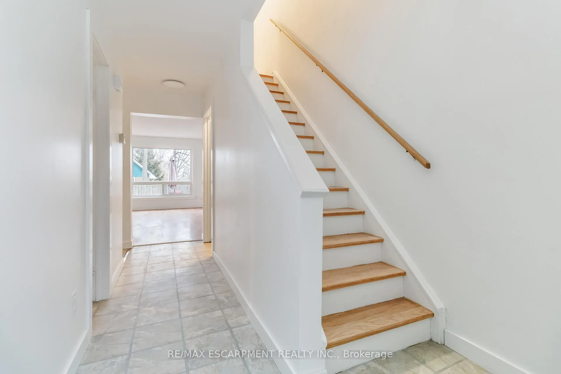 Photo 5 of Unit 3, 2166 Upper Middle Road, Burlington, Brant Hills — HOMEH