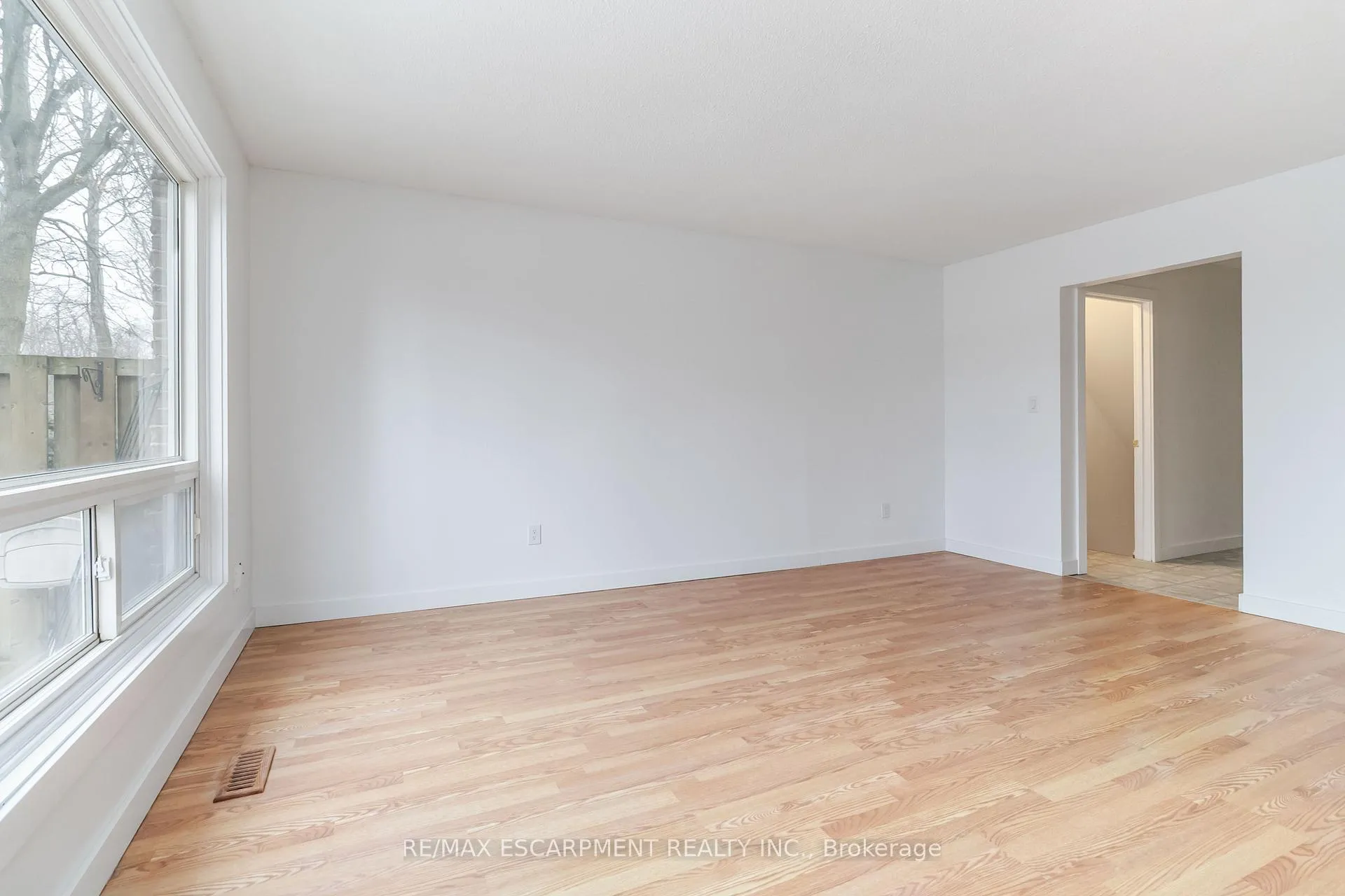 Photo 7 of Unit 3, 2166 Upper Middle Road, Burlington, Brant Hills — HOMEH