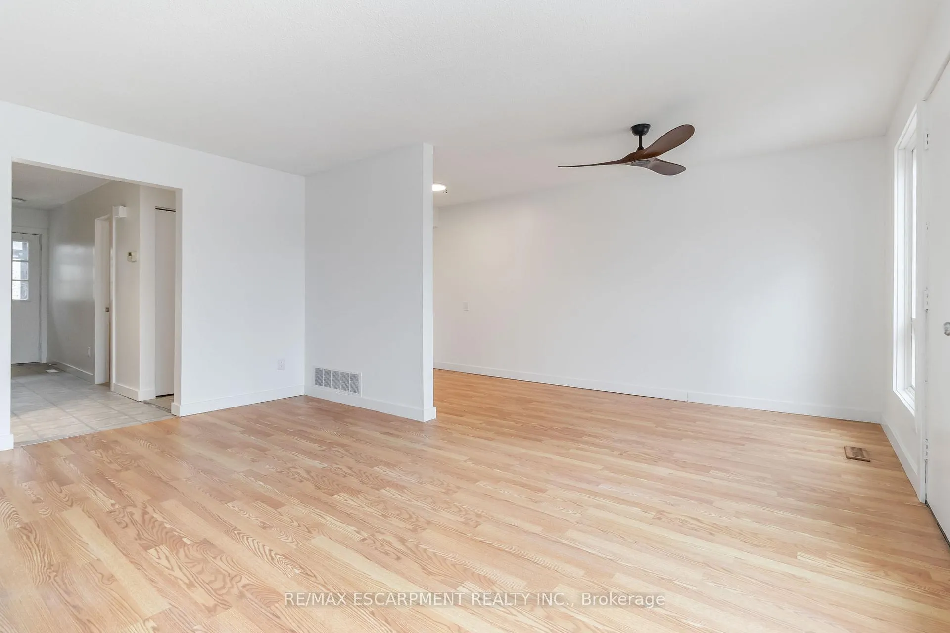 Photo 9 of Unit 3, 2166 Upper Middle Road, Burlington, Brant Hills — HOMEH