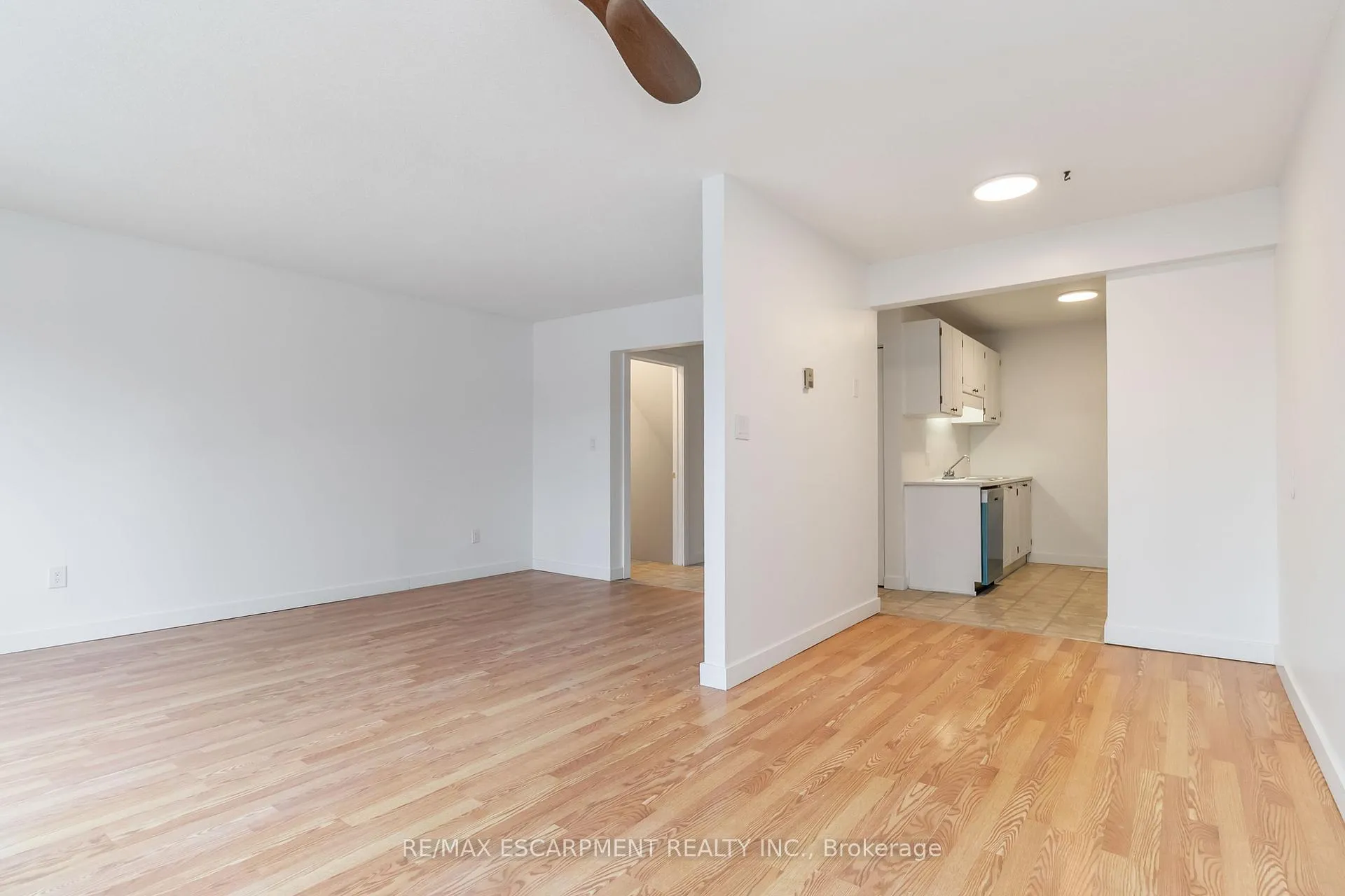 Photo 13 of Unit 3, 2166 Upper Middle Road, Burlington, Brant Hills — HOMEH