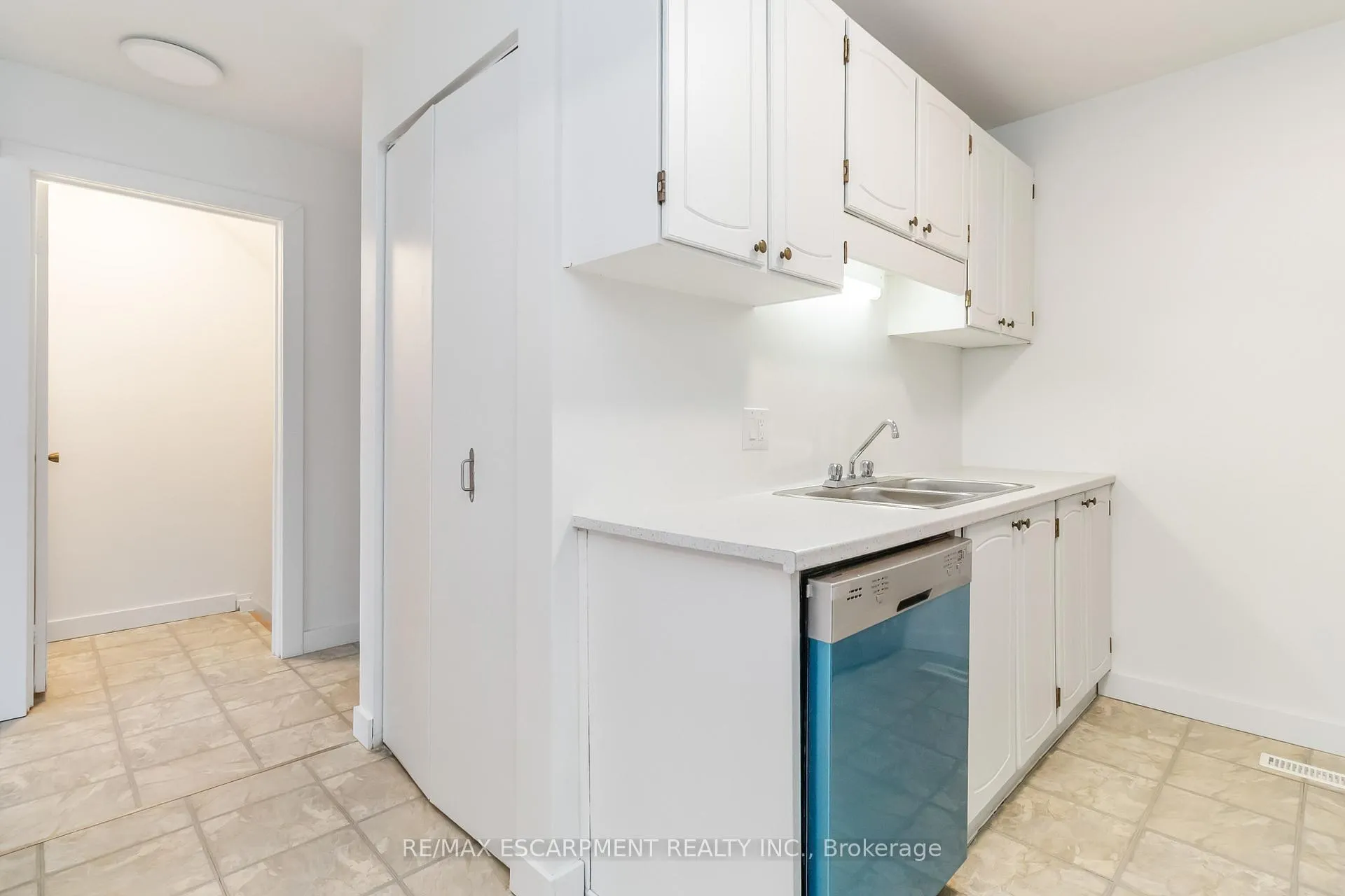 Photo 15 of Unit 3, 2166 Upper Middle Road, Burlington, Brant Hills — HOMEH