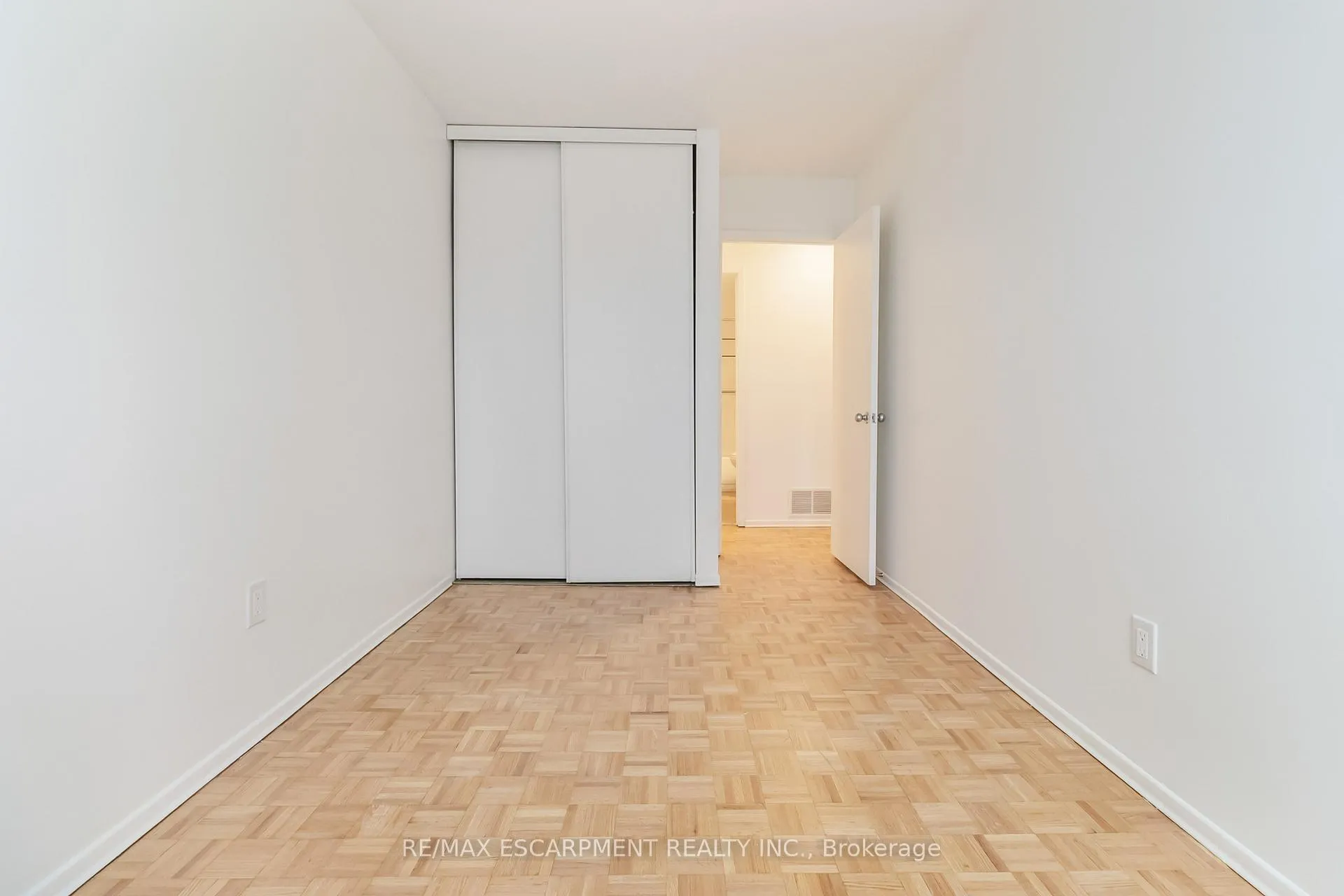 Photo 20 of Unit 3, 2166 Upper Middle Road, Burlington, Brant Hills — HOMEH