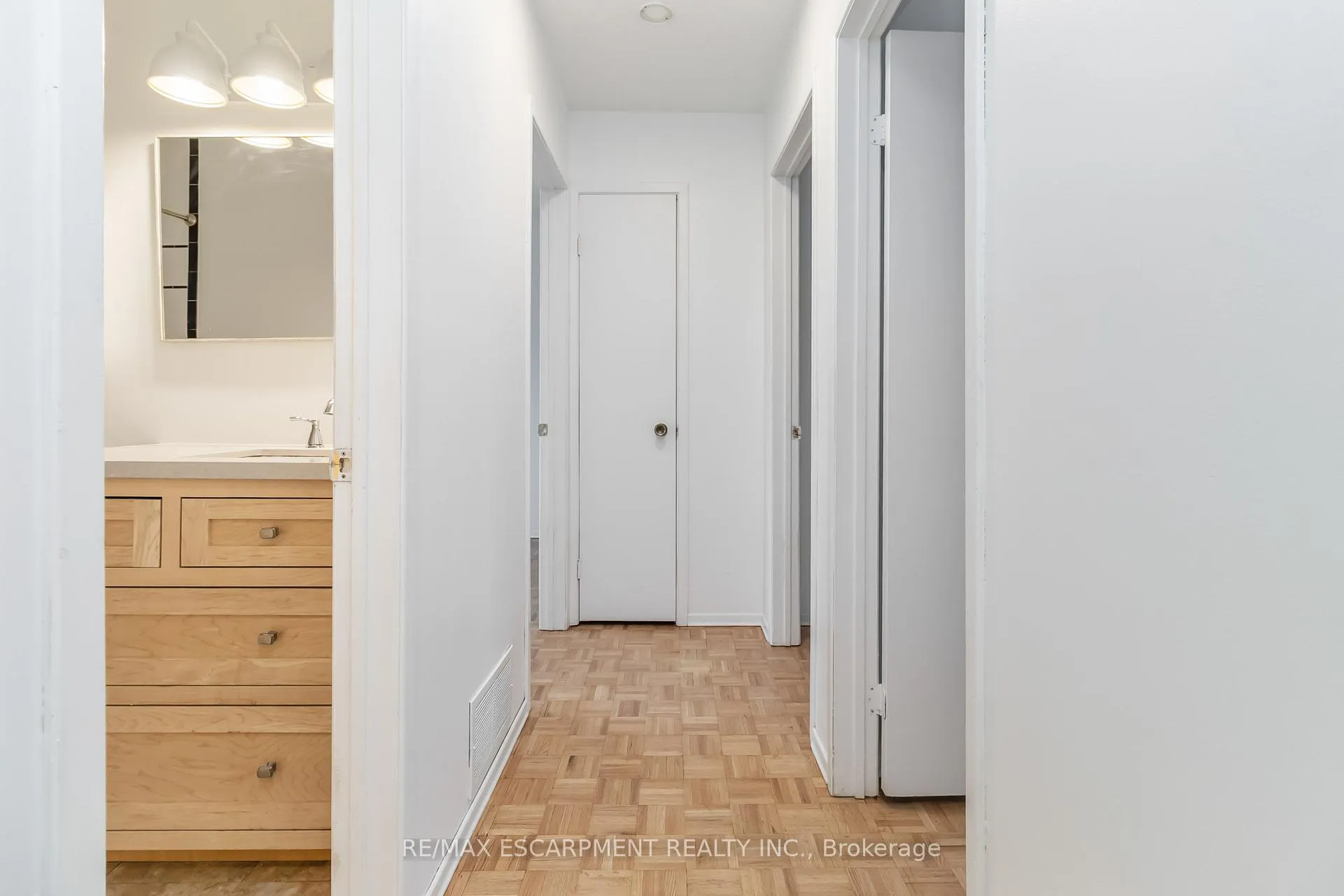 Photo 26 of Unit 3, 2166 Upper Middle Road, Burlington, Brant Hills — HOMEH