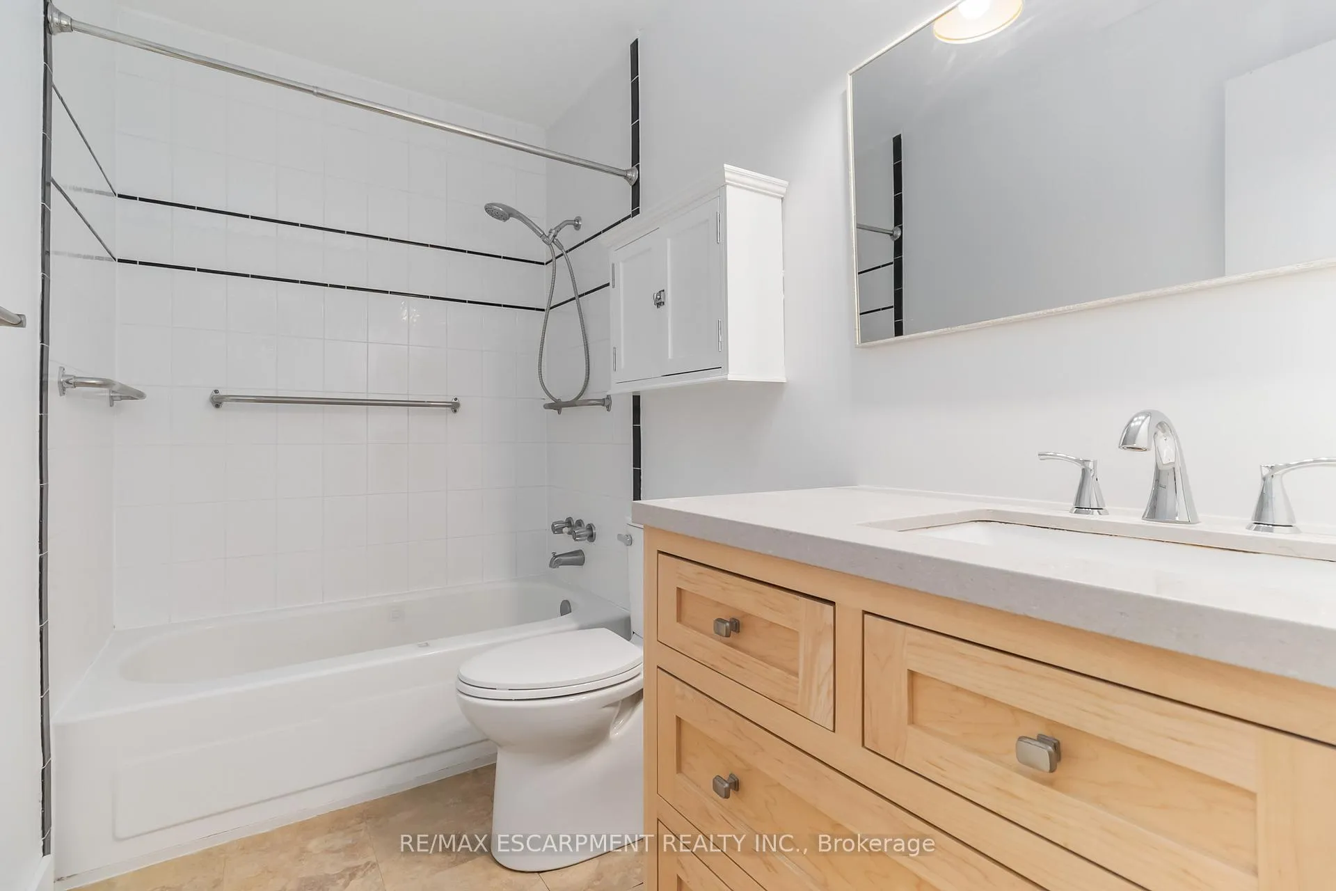 Photo 27 of Unit 3, 2166 Upper Middle Road, Burlington, Brant Hills — HOMEH