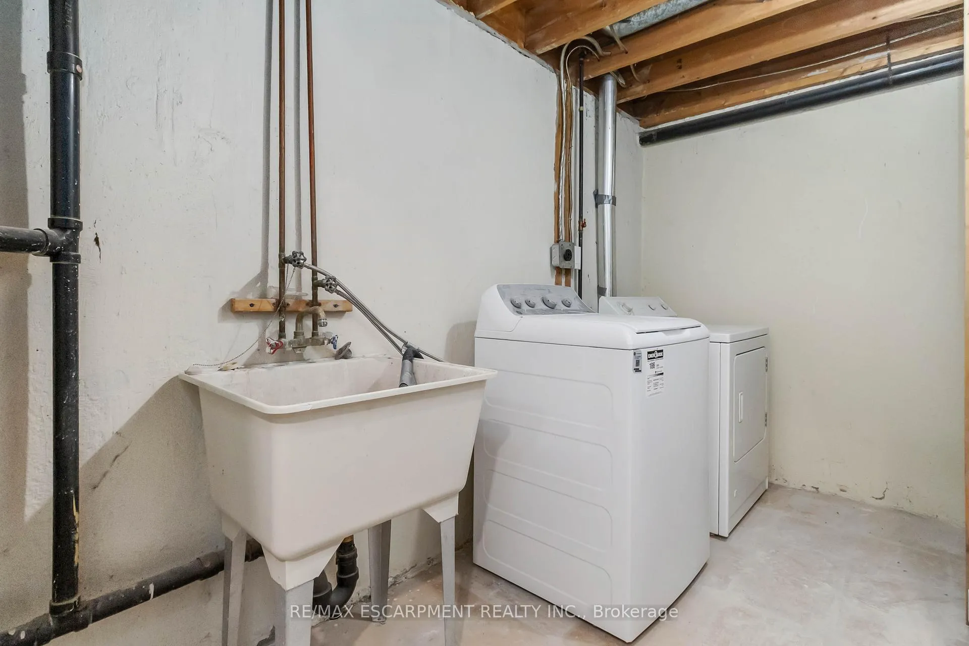 Photo 32 of Unit 3, 2166 Upper Middle Road, Burlington, Brant Hills — HOMEH