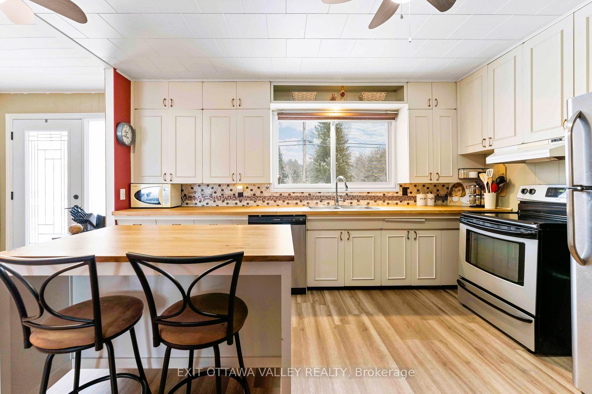 Photo 3 of 101 Siberia Road, Madawaska Valley, Madawaska Valley — HOMEH