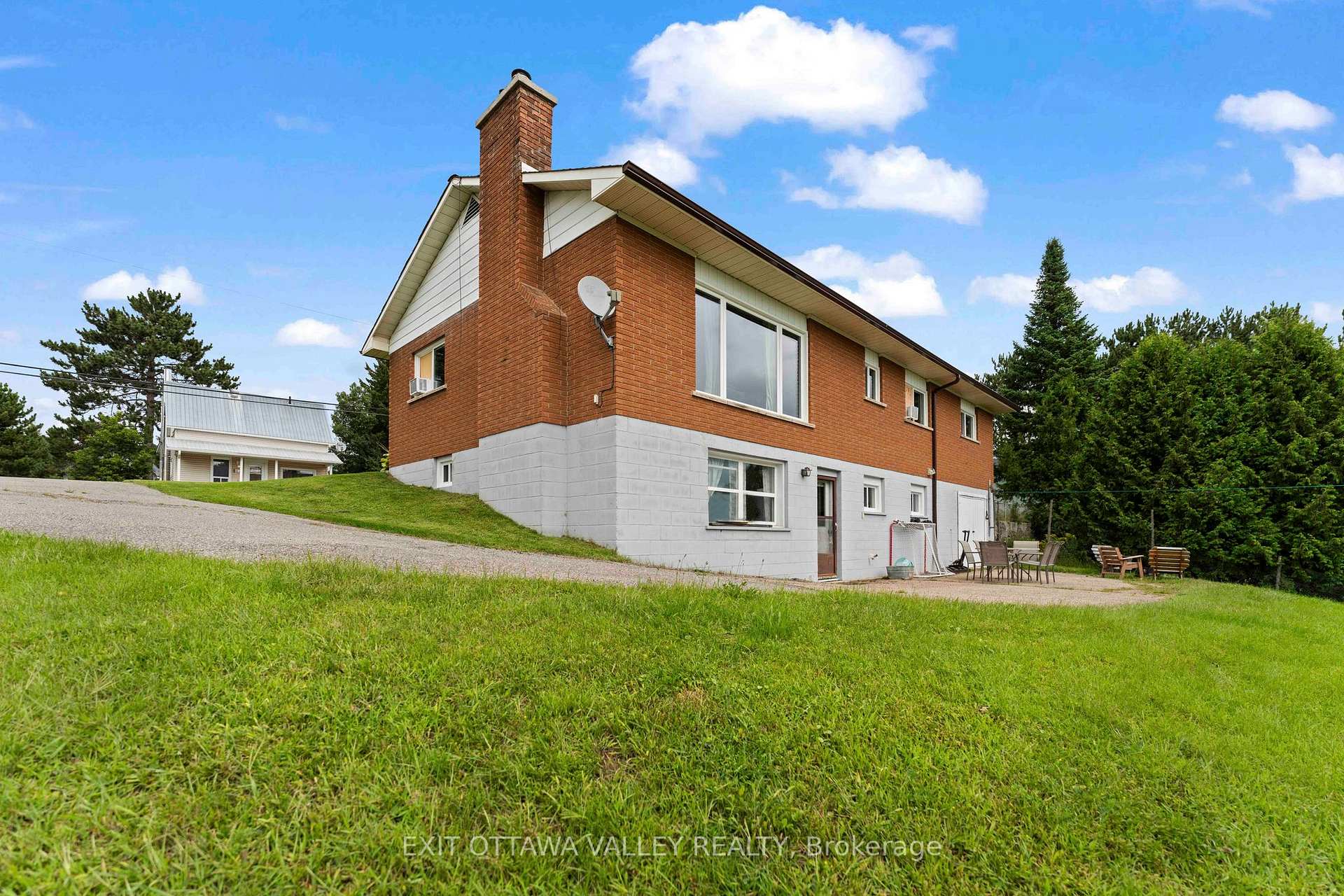 Photo 4 of 101 Siberia Road, Madawaska Valley, Madawaska Valley — HOMEH