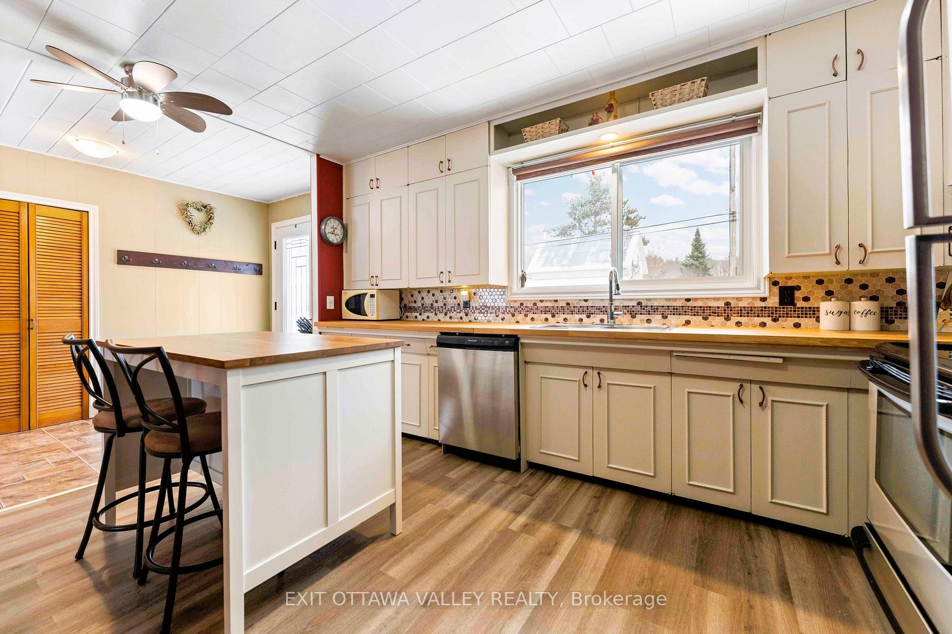 Photo 5 of 101 Siberia Road, Madawaska Valley, Madawaska Valley — HOMEH