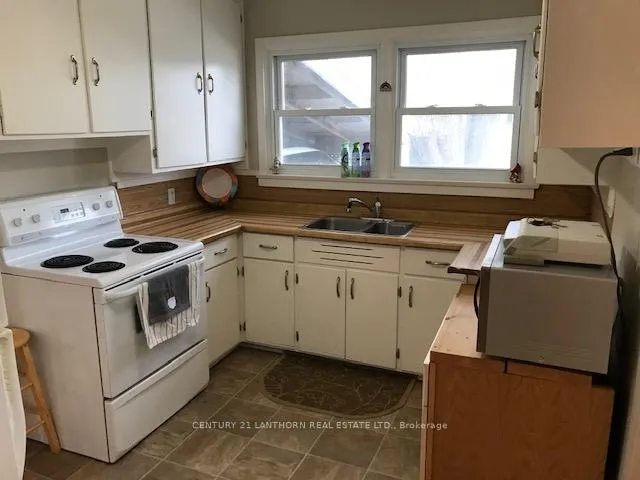 Photo 4 of 32 Ortona Circle N, Prince Edward County, Hallowell Ward — HOMEH