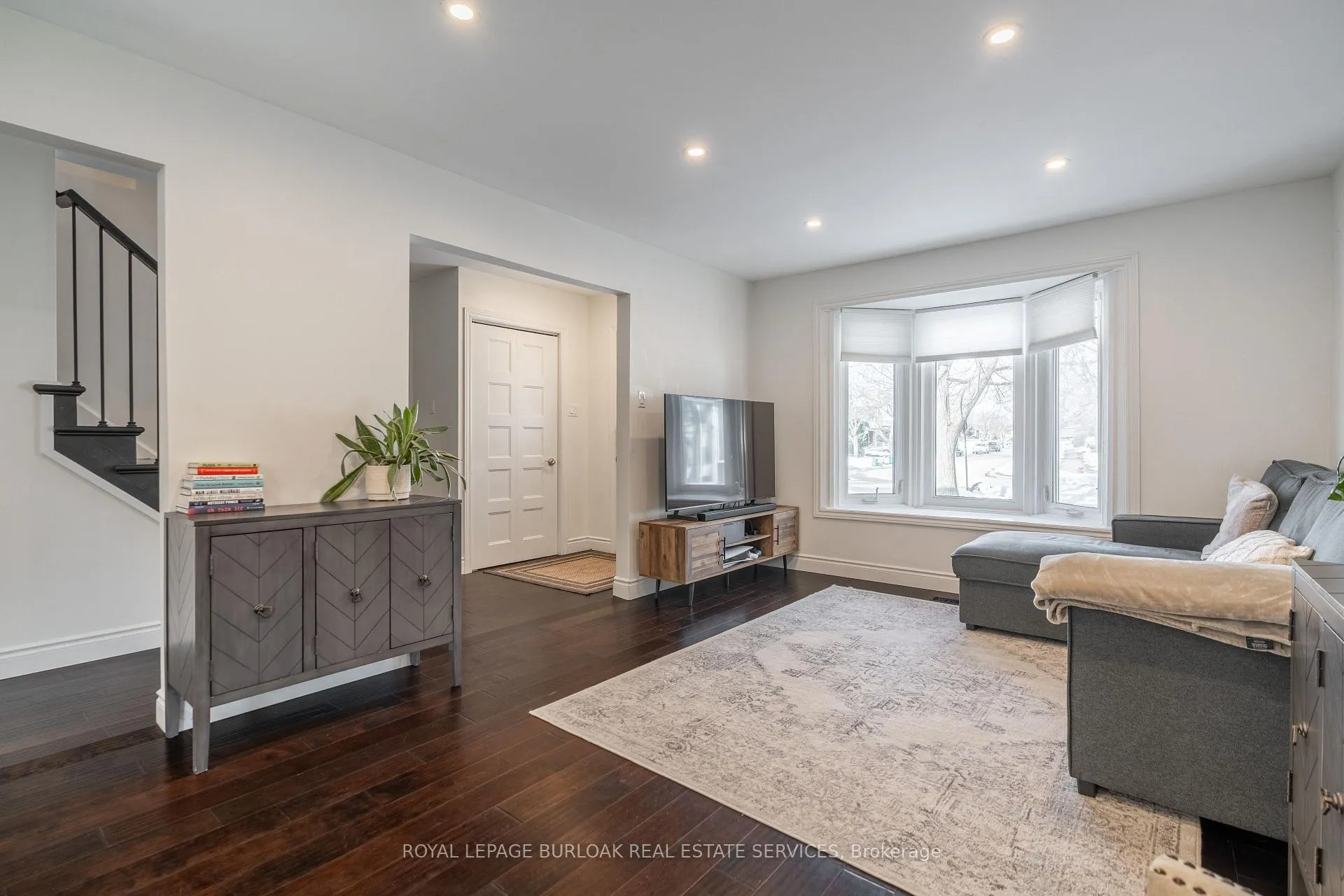 Photo 3 of 5042 Brady Avenue, Burlington, Appleby — HOMEH