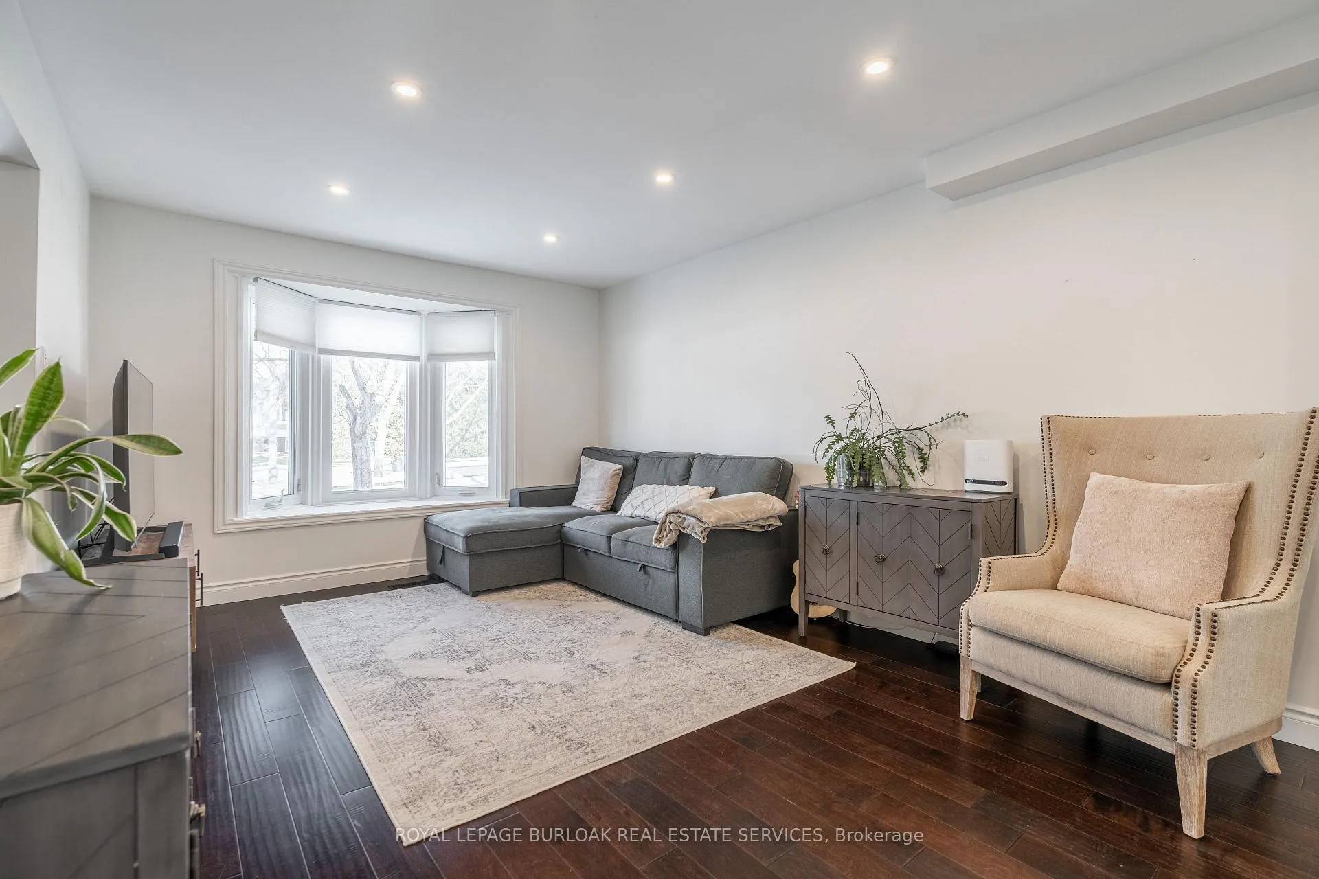 Photo 4 of 5042 Brady Avenue, Burlington, Appleby — HOMEH