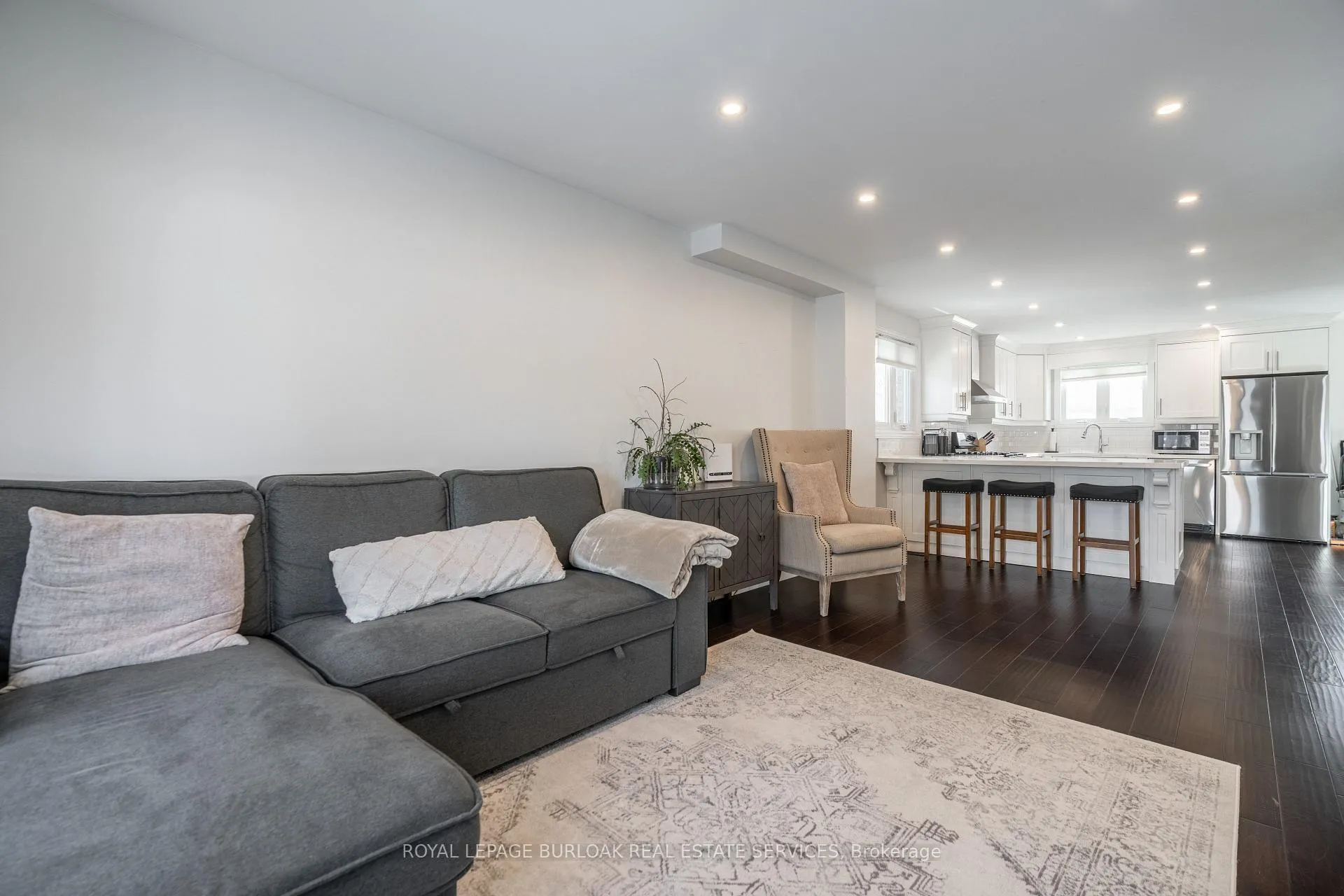 Photo 5 of 5042 Brady Avenue, Burlington, Appleby — HOMEH