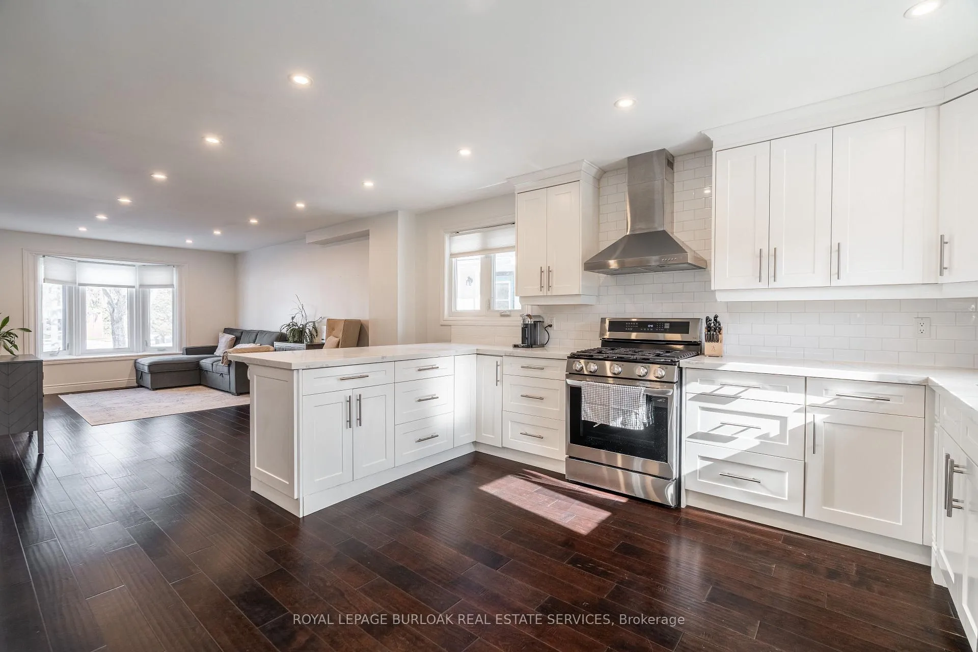 Photo 6 of 5042 Brady Avenue, Burlington, Appleby — HOMEH