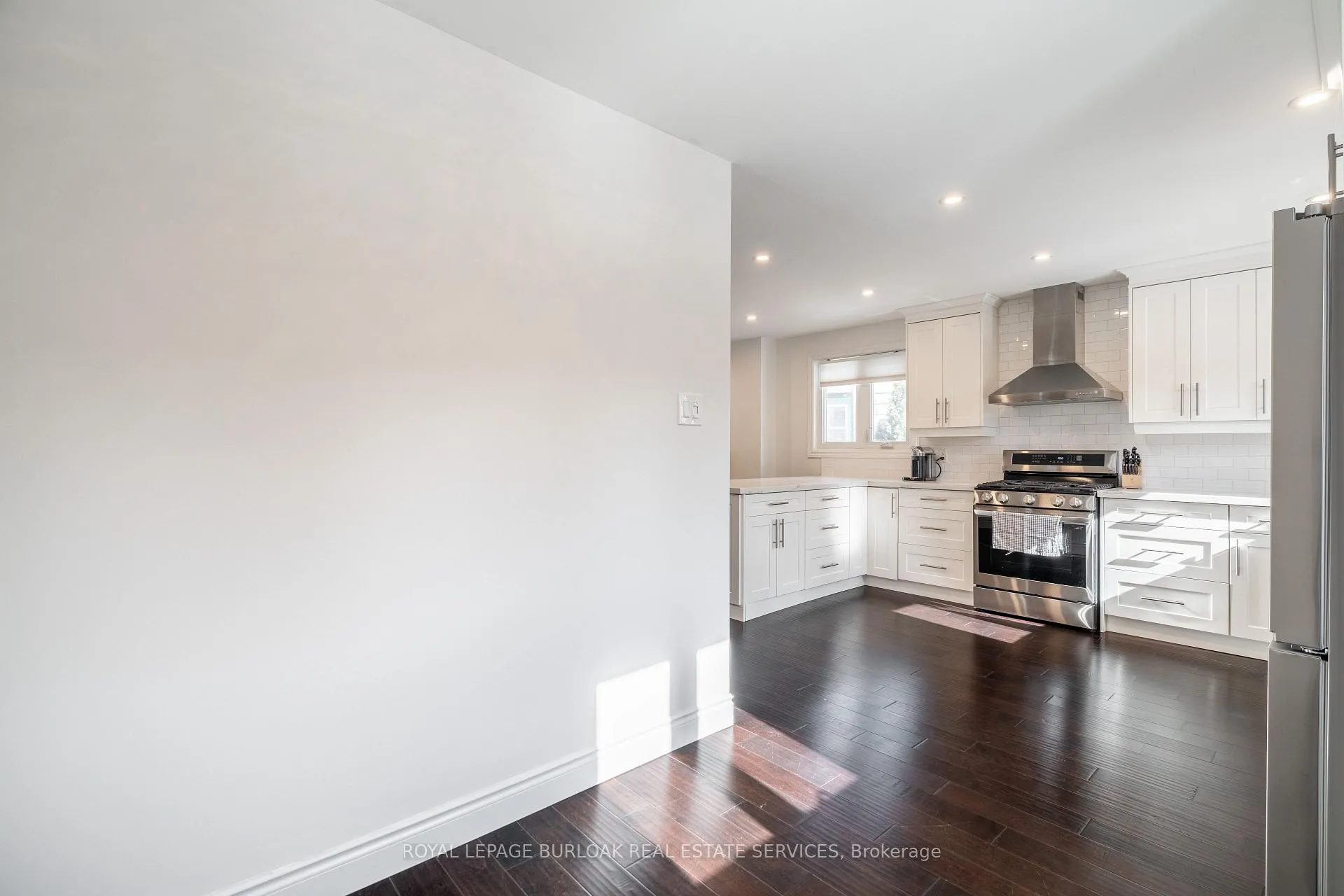 Photo 9 of 5042 Brady Avenue, Burlington, Appleby — HOMEH