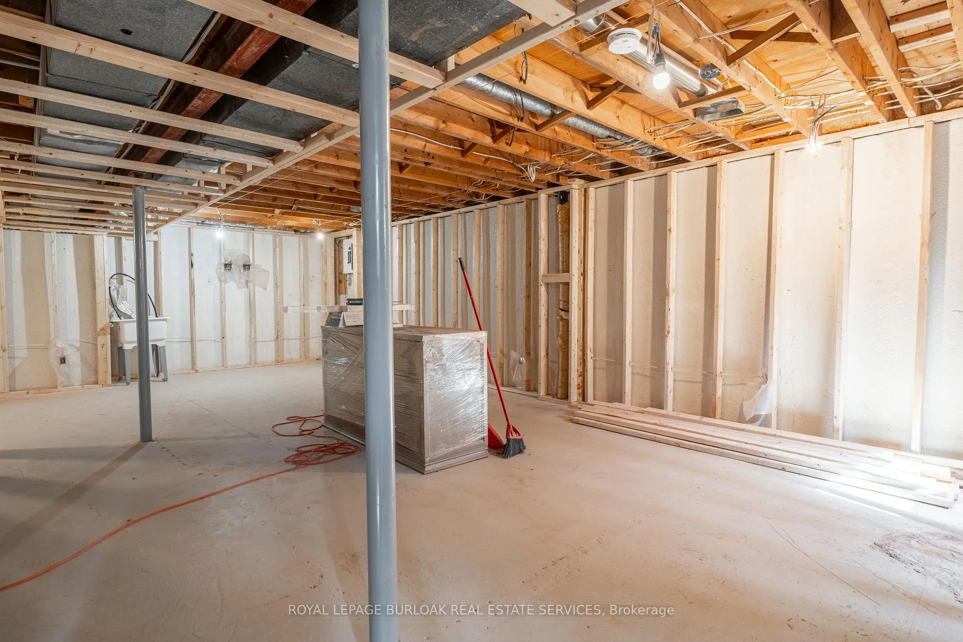 Photo 23 of 5042 Brady Avenue, Burlington, Appleby — HOMEH