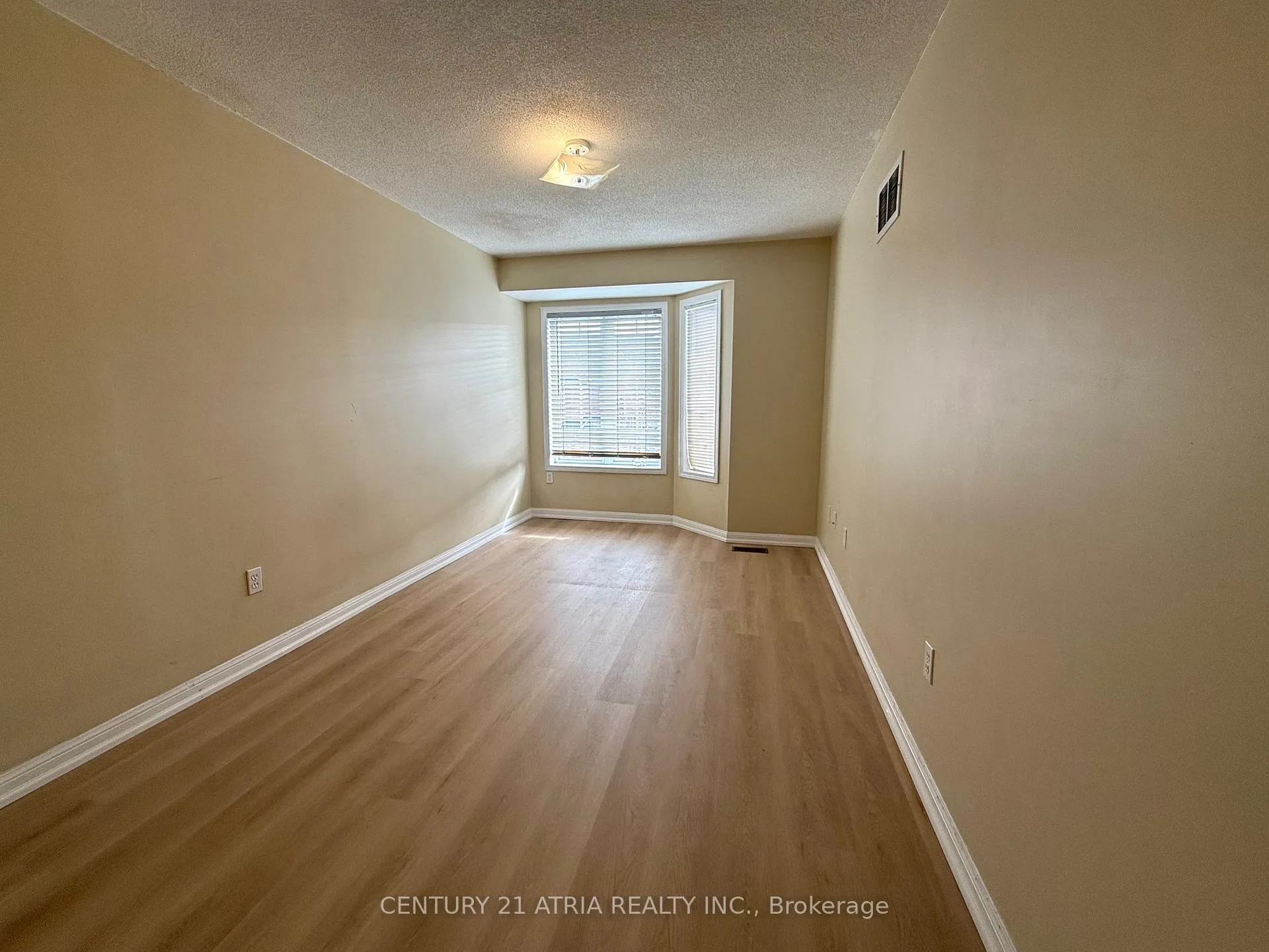 Photo 10 of 6 Zermatt Way, Markham, Unionville — HOMEH