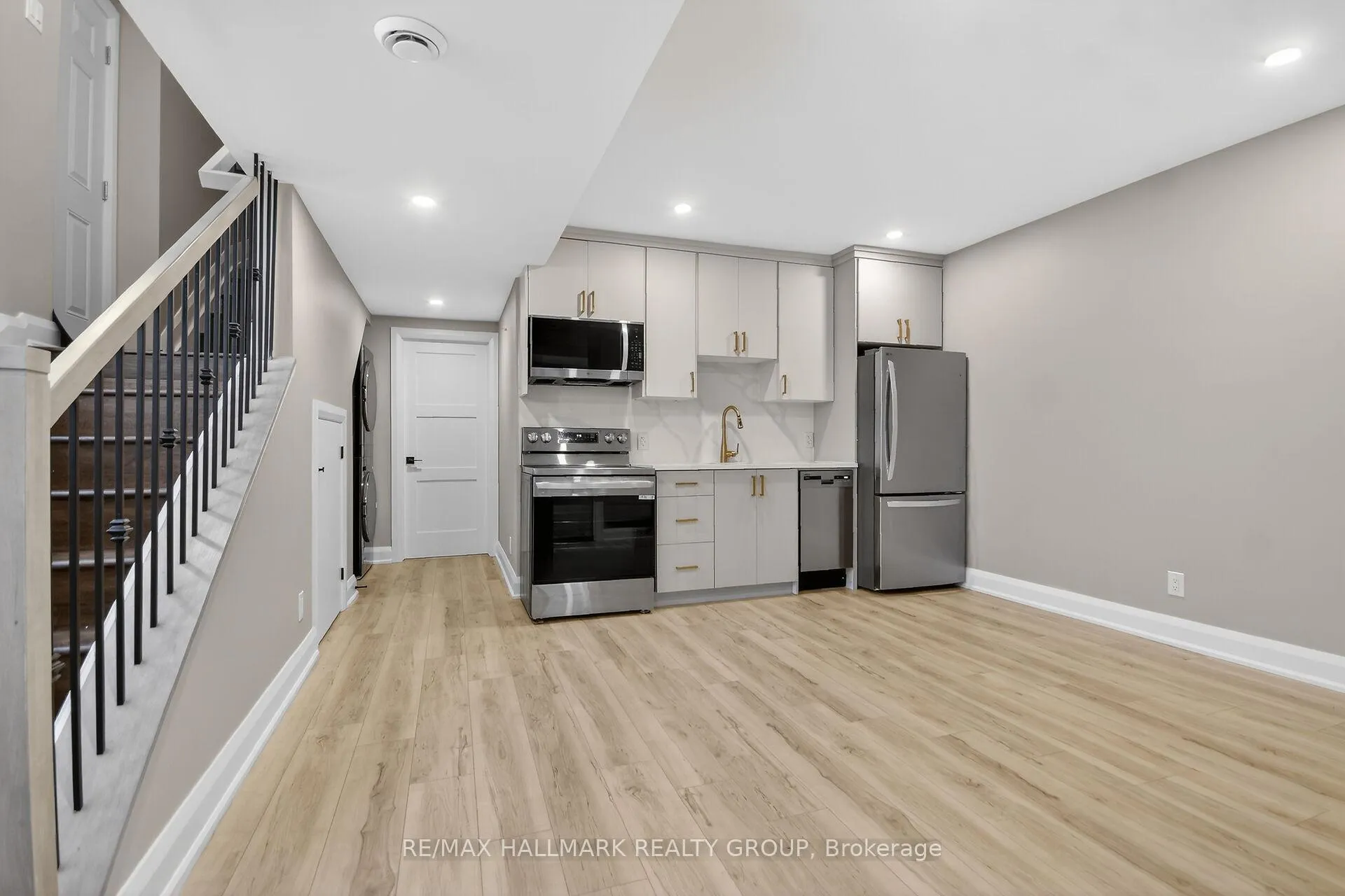 Photo 4 of Unit B - Basement Unit, 74 Burnett's Grove Circle, Ottawa, Barrhaven - Pheasant Run — HOMEH
