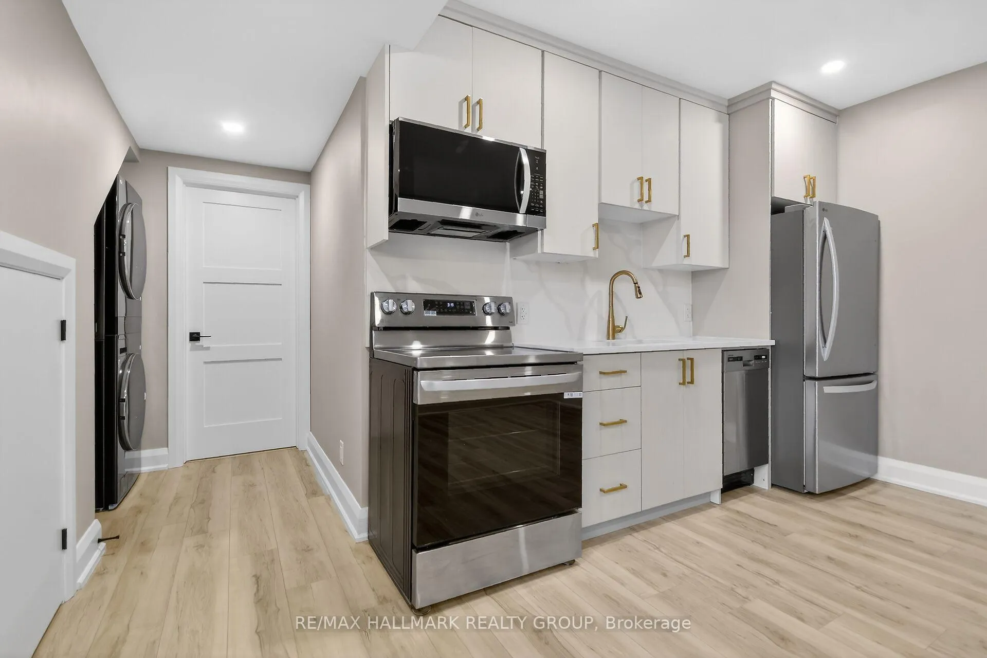 Photo 5 of Unit B - Basement Unit, 74 Burnett's Grove Circle, Ottawa, Barrhaven - Pheasant Run — HOMEH