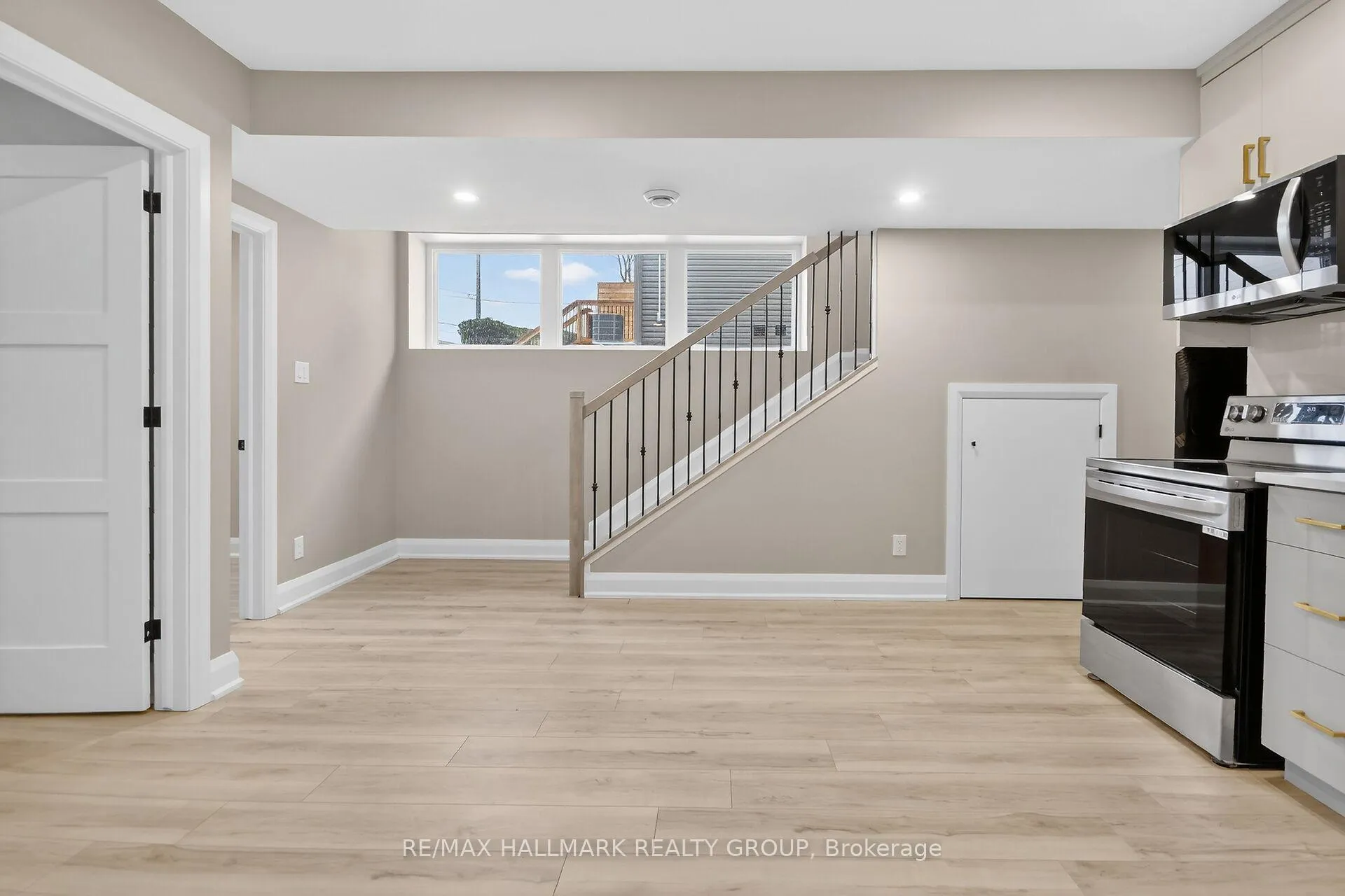 Photo 8 of Unit B - Basement Unit, 74 Burnett's Grove Circle, Ottawa, Barrhaven - Pheasant Run — HOMEH