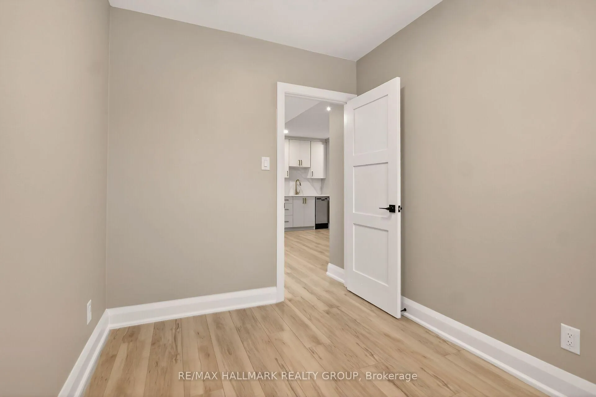 Photo 18 of Unit B - Basement Unit, 74 Burnett's Grove Circle, Ottawa, Barrhaven - Pheasant Run — HOMEH