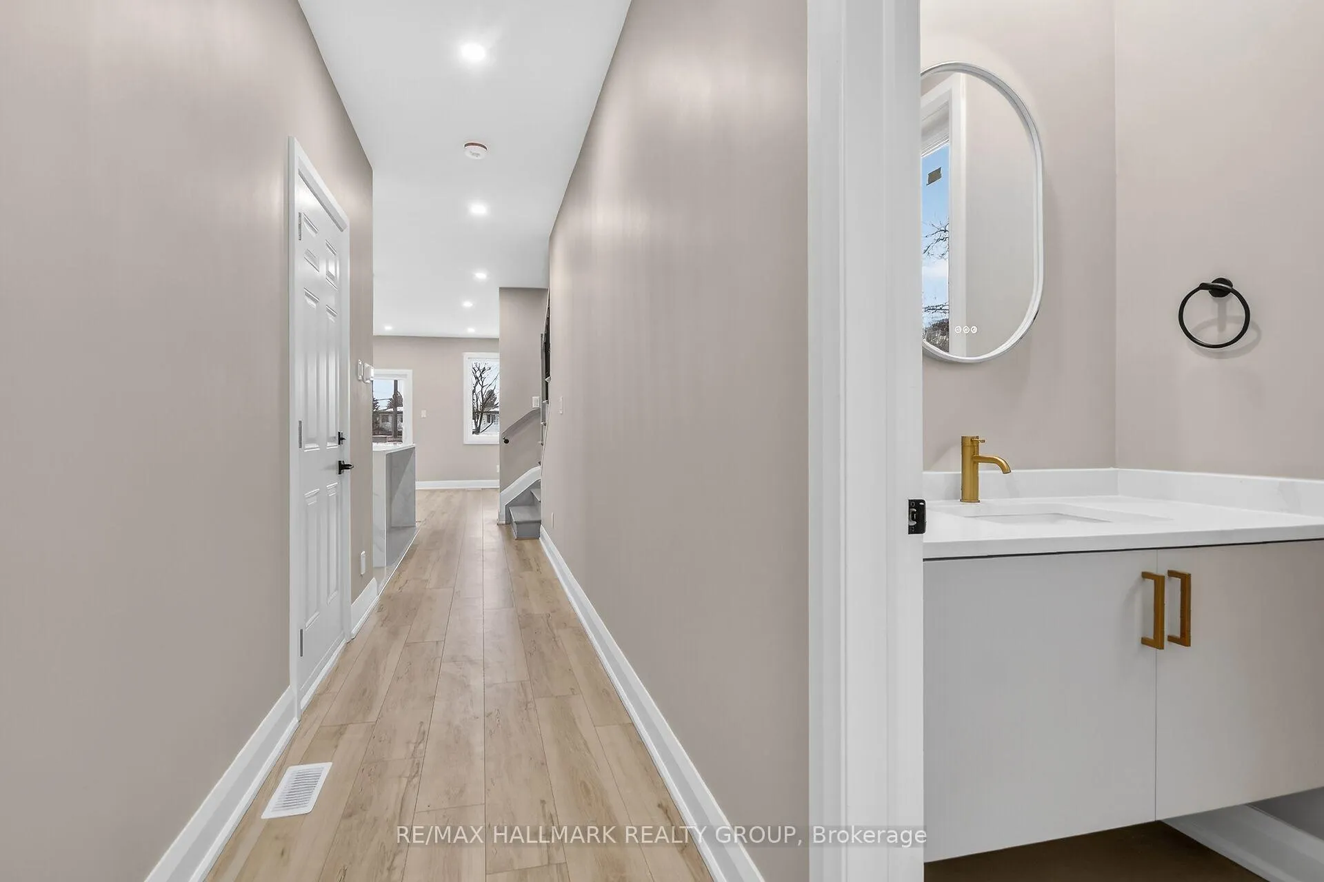 Photo 4 of 74 Burnett's Grove Circle, Ottawa, Barrhaven - Pheasant Run — HOMEH