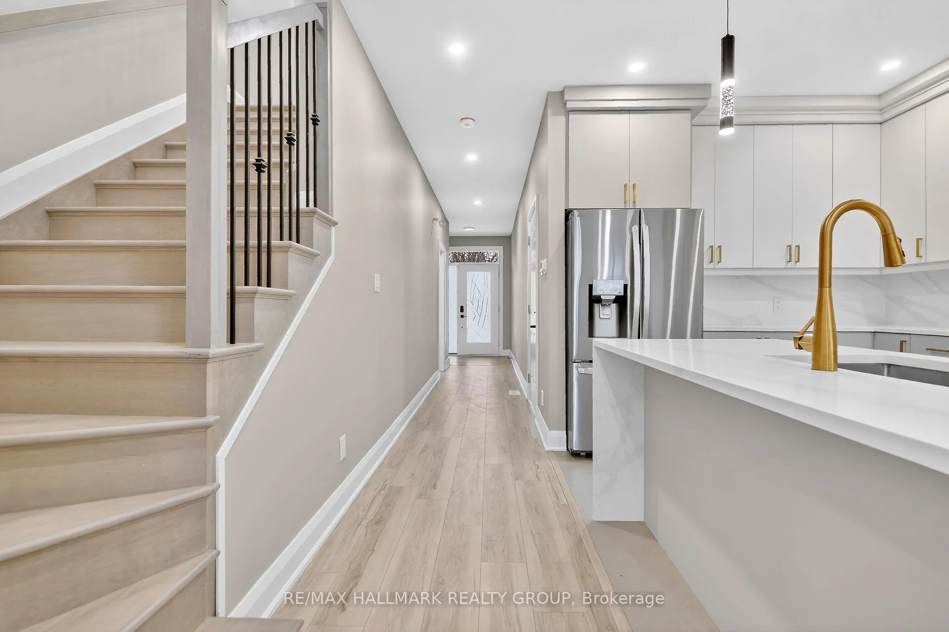 Photo 5 of 74 Burnett's Grove Circle, Ottawa, Barrhaven - Pheasant Run — HOMEH