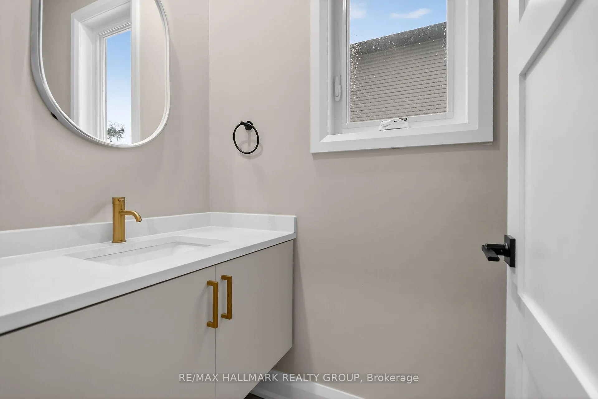 Photo 6 of 74 Burnett's Grove Circle, Ottawa, Barrhaven - Pheasant Run — HOMEH