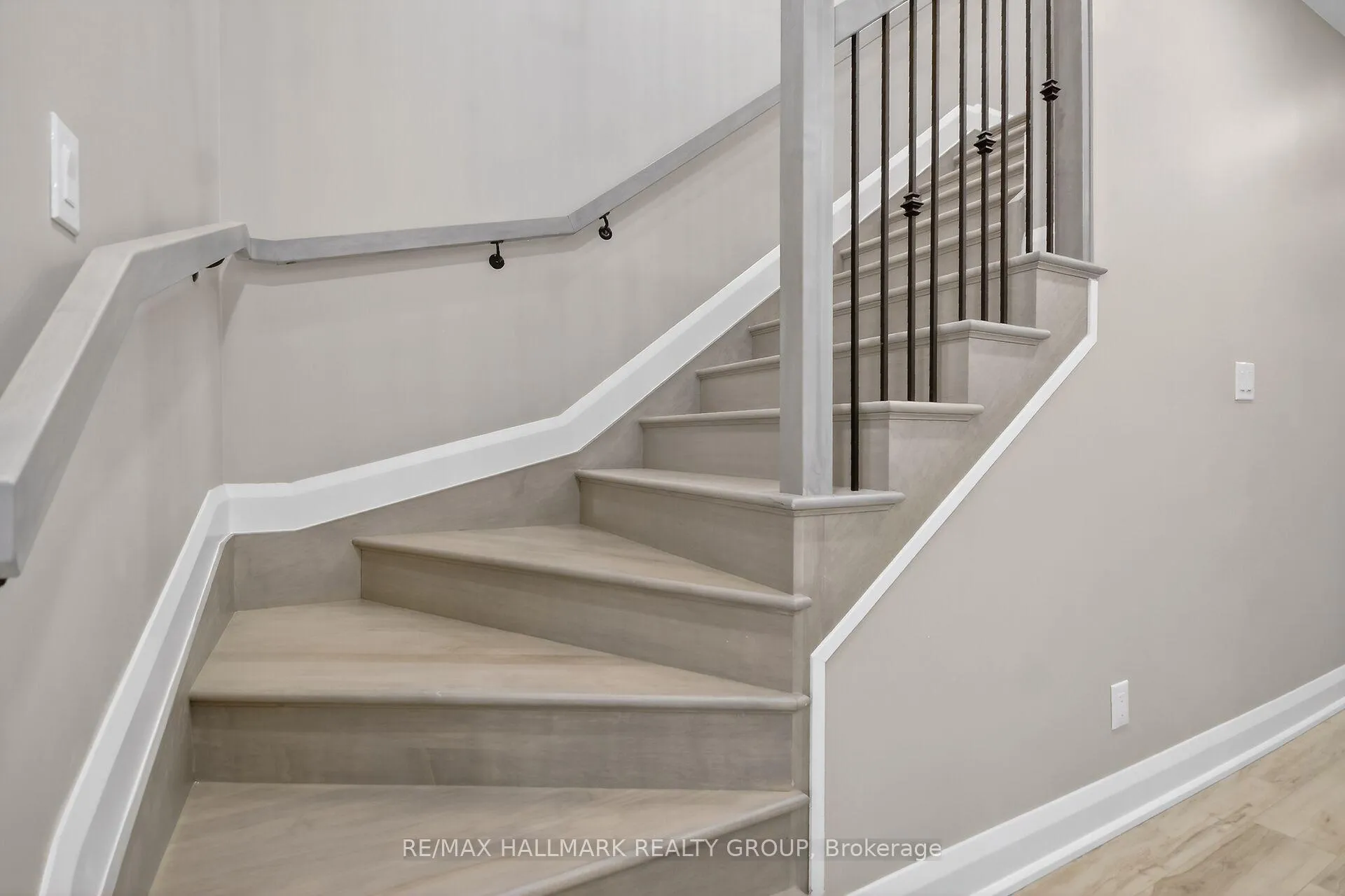 Photo 7 of 74 Burnett's Grove Circle, Ottawa, Barrhaven - Pheasant Run — HOMEH