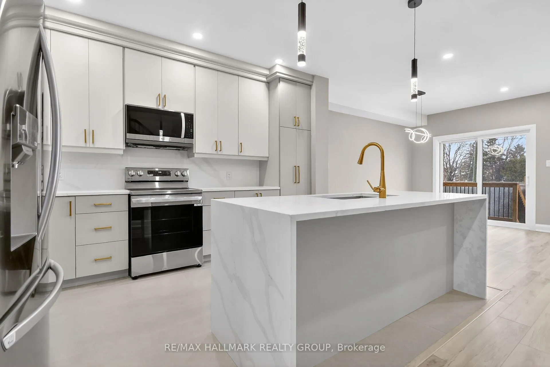 Photo 8 of 74 Burnett's Grove Circle, Ottawa, Barrhaven - Pheasant Run — HOMEH