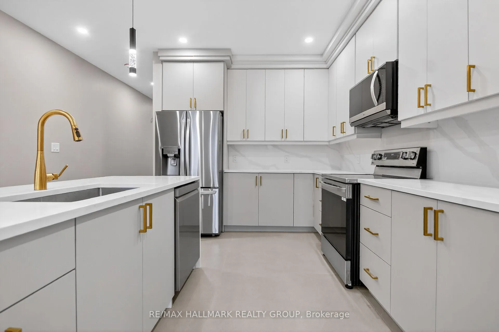 Photo 9 of 74 Burnett's Grove Circle, Ottawa, Barrhaven - Pheasant Run — HOMEH