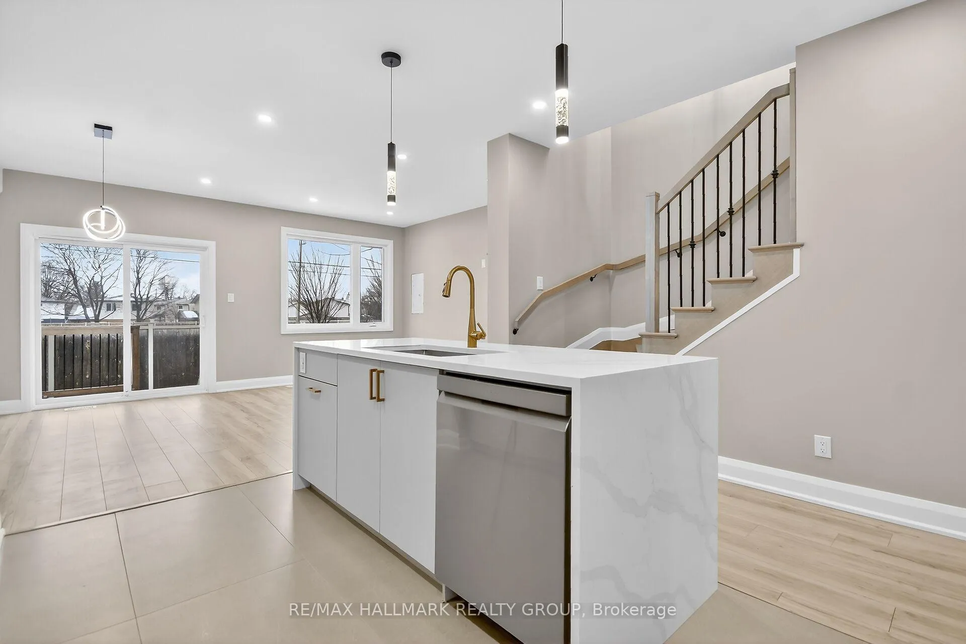 Photo 11 of 74 Burnett's Grove Circle, Ottawa, Barrhaven - Pheasant Run — HOMEH