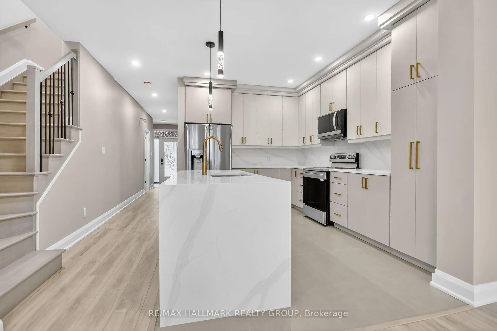 Photo 12 of 74 Burnett's Grove Circle, Ottawa, Barrhaven - Pheasant Run — HOMEH