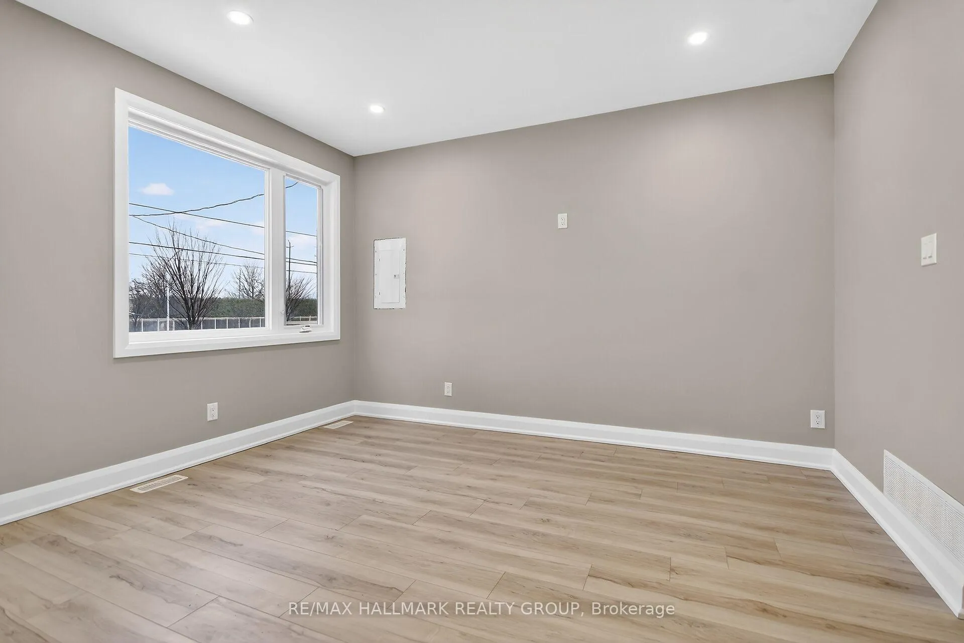 Photo 14 of 74 Burnett's Grove Circle, Ottawa, Barrhaven - Pheasant Run — HOMEH