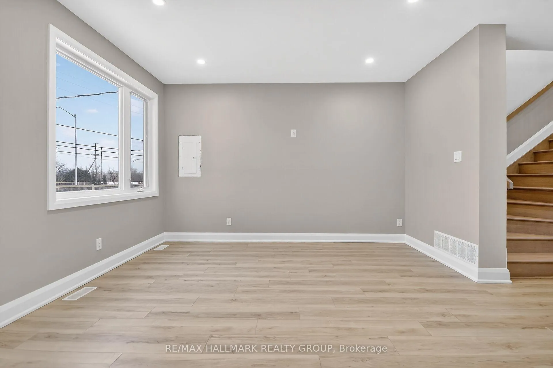 Photo 15 of 74 Burnett's Grove Circle, Ottawa, Barrhaven - Pheasant Run — HOMEH