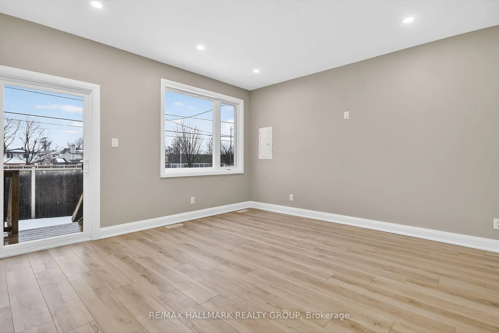 Photo 16 of 74 Burnett's Grove Circle, Ottawa, Barrhaven - Pheasant Run — HOMEH