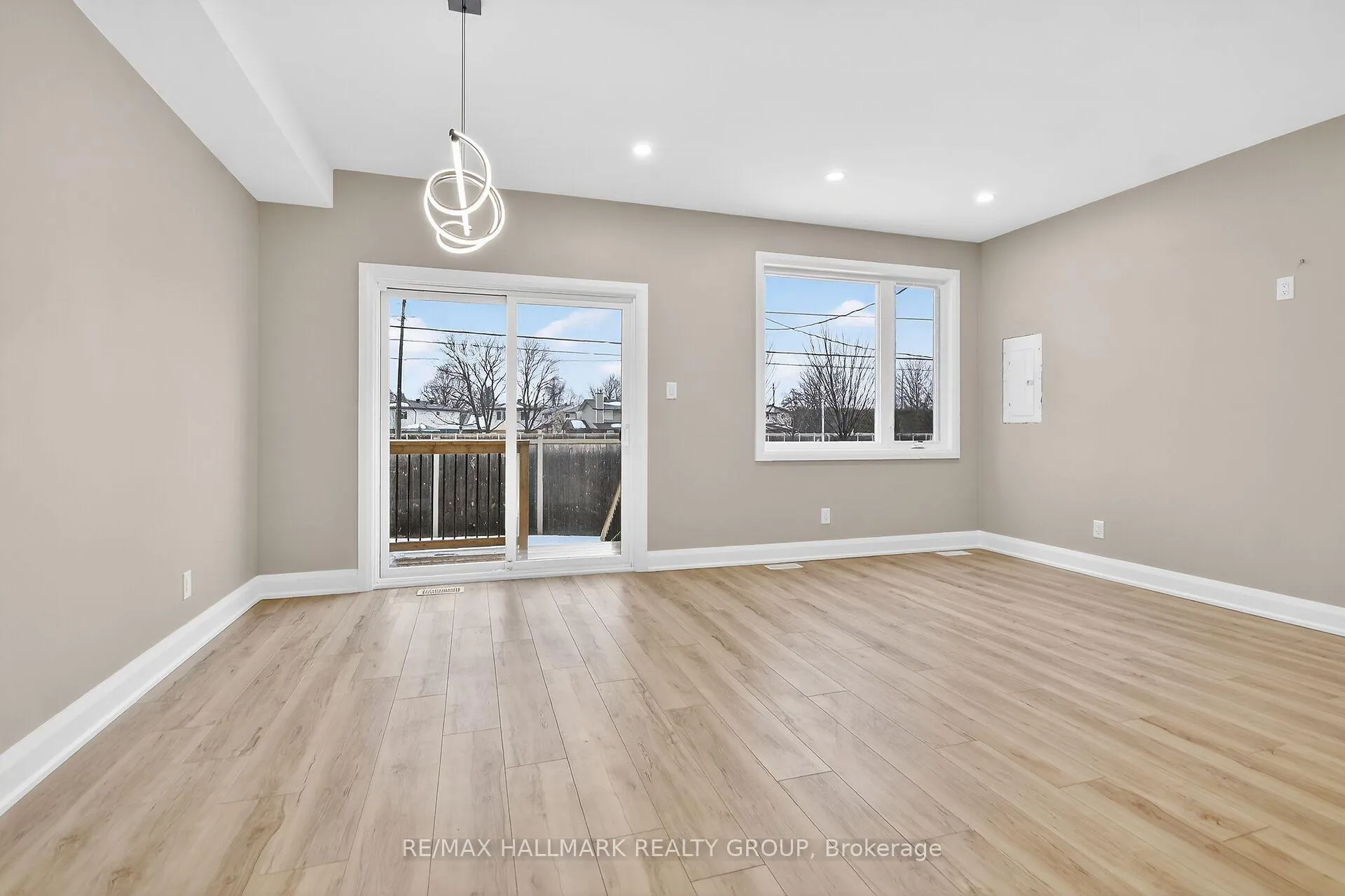 Photo 18 of 74 Burnett's Grove Circle, Ottawa, Barrhaven - Pheasant Run — HOMEH