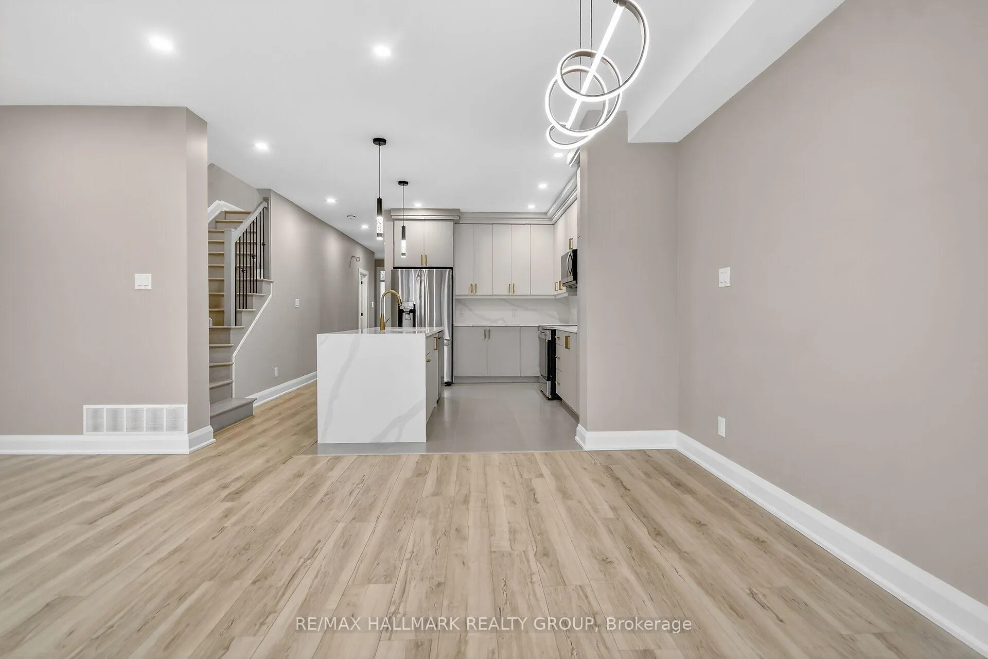 Photo 20 of 74 Burnett's Grove Circle, Ottawa, Barrhaven - Pheasant Run — HOMEH