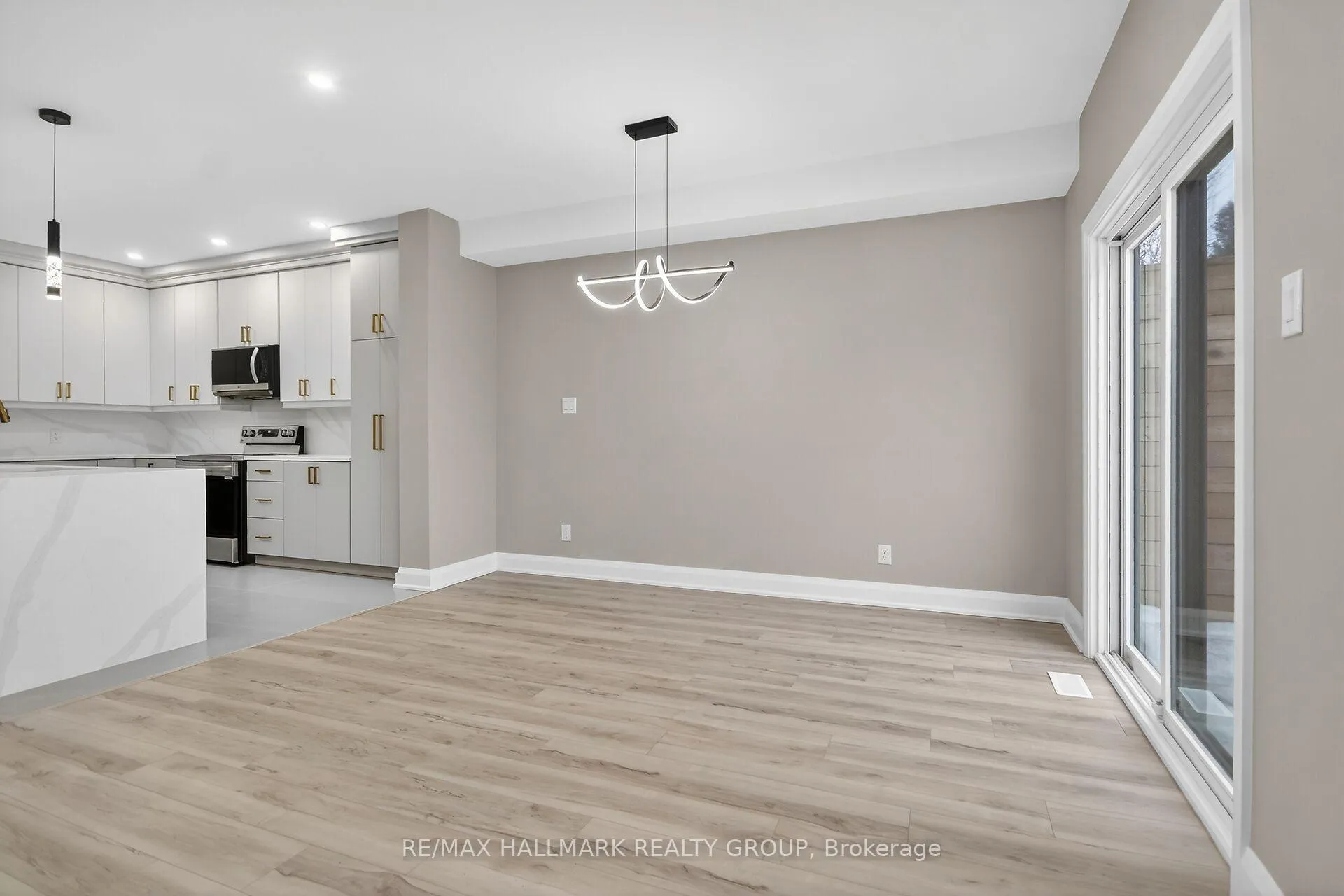 Photo 22 of 74 Burnett's Grove Circle, Ottawa, Barrhaven - Pheasant Run — HOMEH