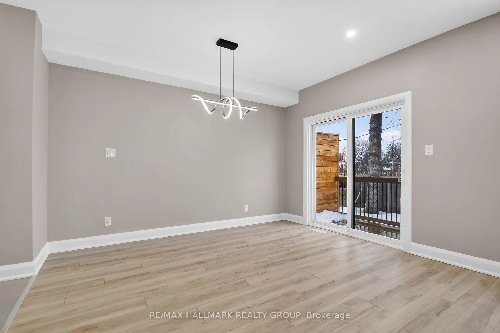 Photo 24 of 74 Burnett's Grove Circle, Ottawa, Barrhaven - Pheasant Run — HOMEH