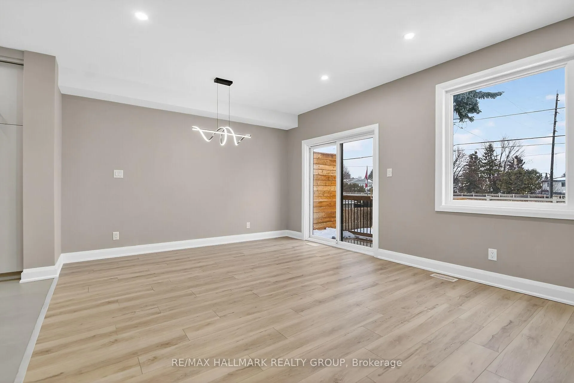 Photo 25 of 74 Burnett's Grove Circle, Ottawa, Barrhaven - Pheasant Run — HOMEH