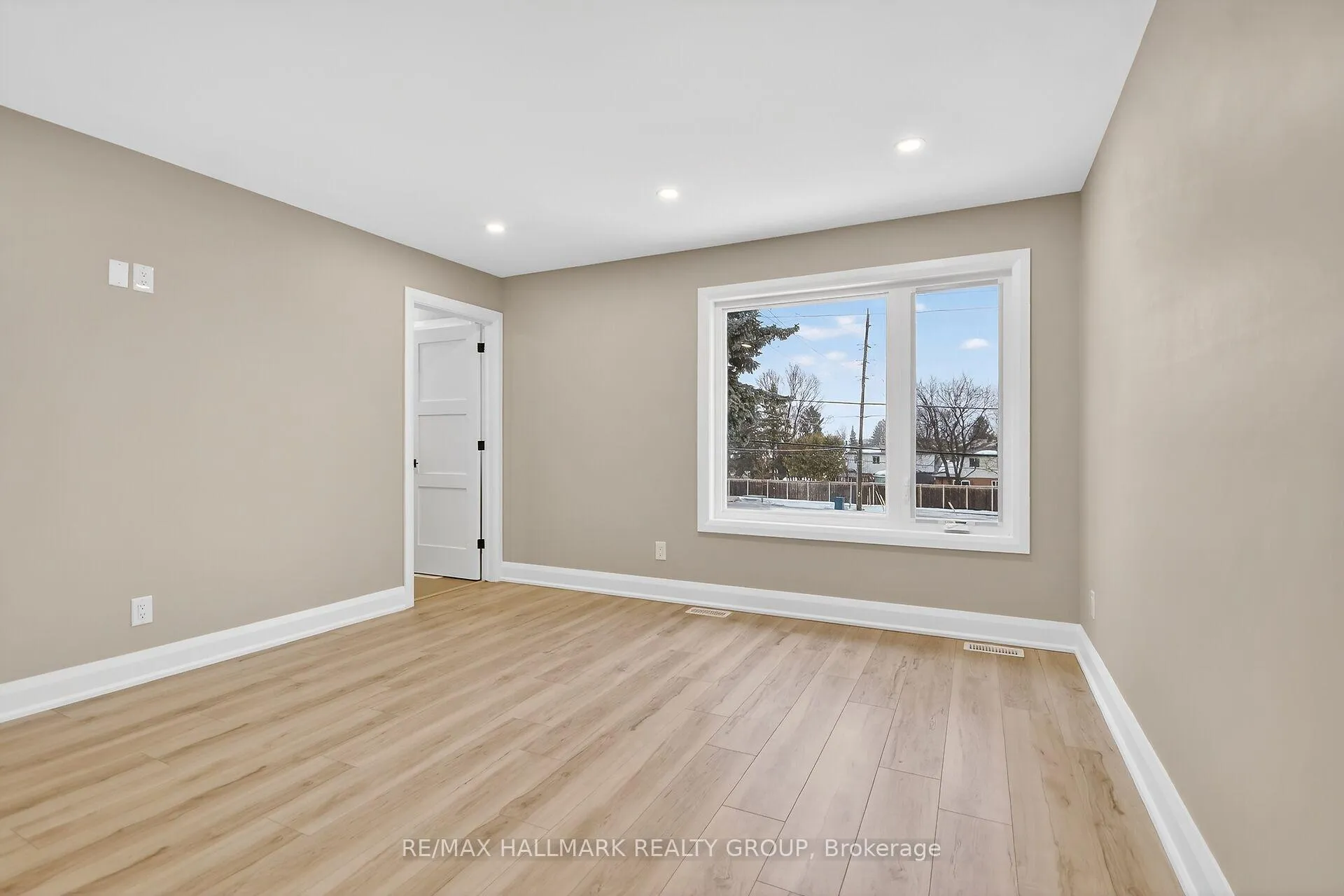 Photo 31 of 74 Burnett's Grove Circle, Ottawa, Barrhaven - Pheasant Run — HOMEH