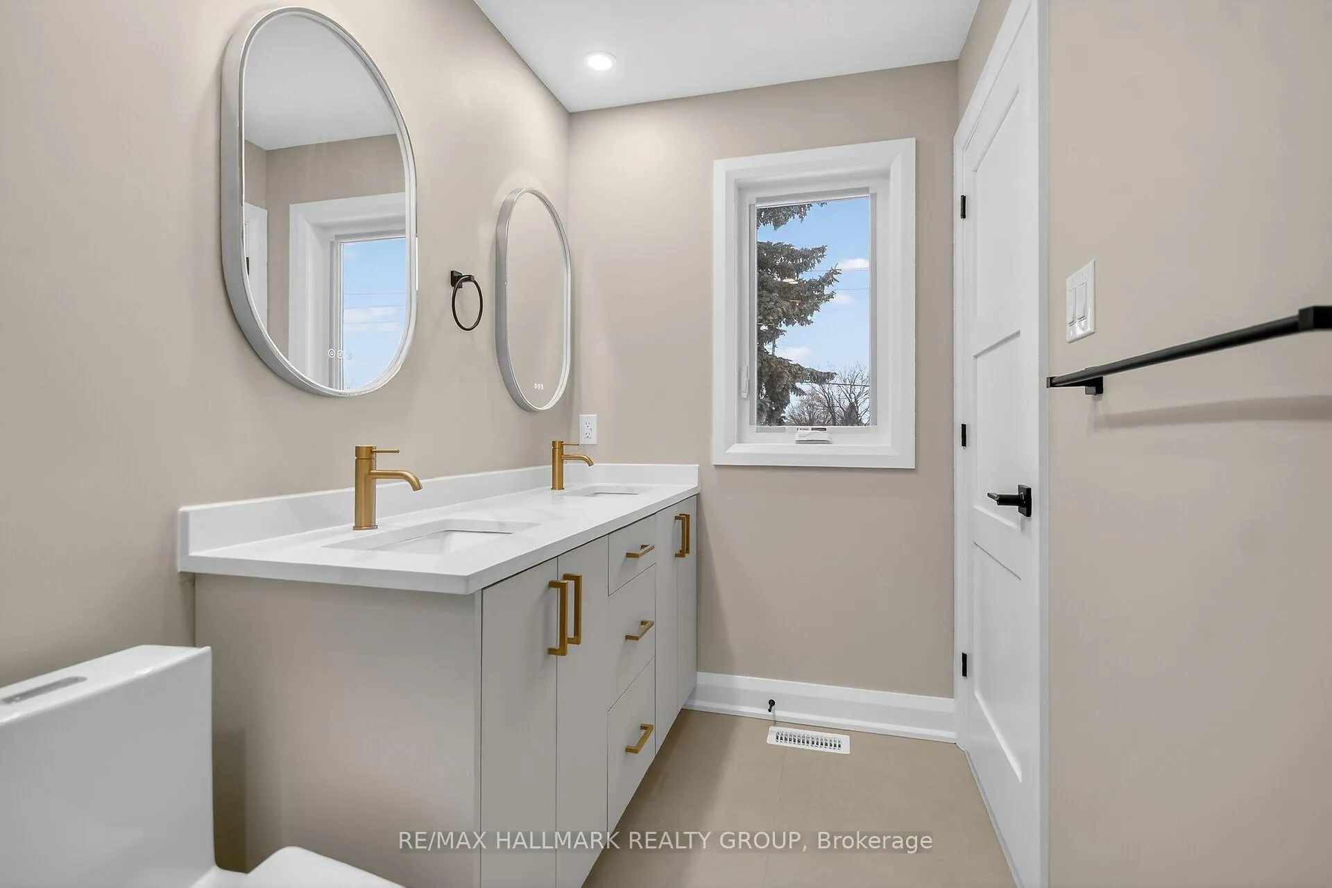 Photo 33 of 74 Burnett's Grove Circle, Ottawa, Barrhaven - Pheasant Run — HOMEH