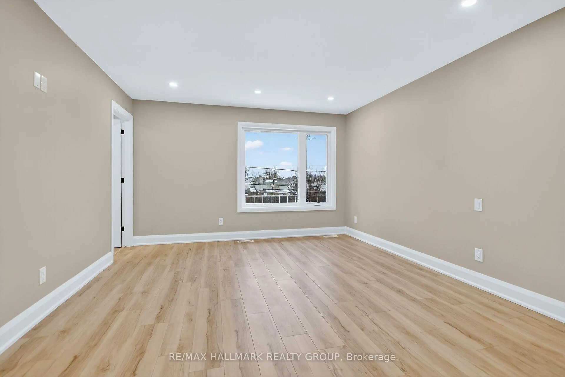 Photo 35 of 74 Burnett's Grove Circle, Ottawa, Barrhaven - Pheasant Run — HOMEH