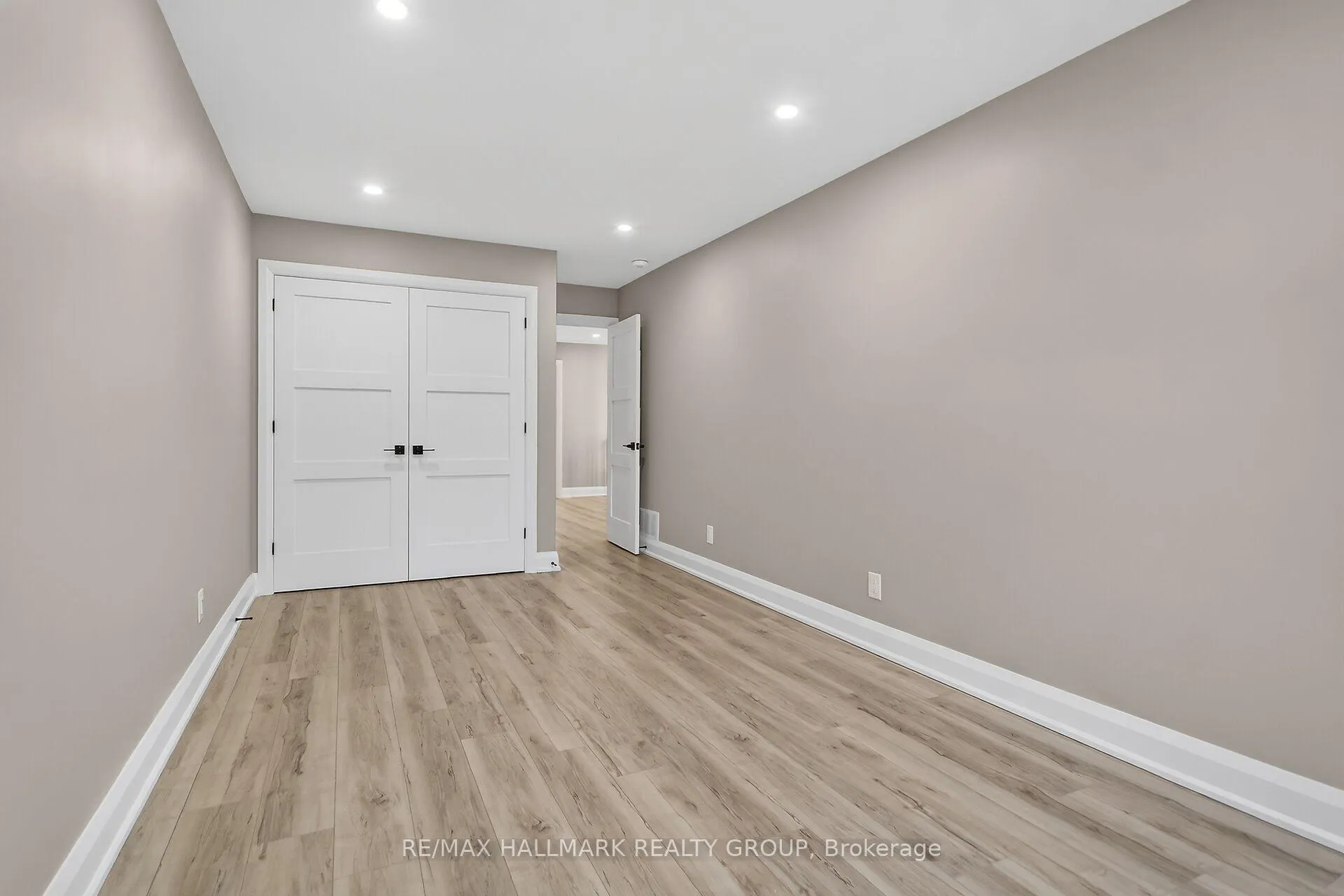 Photo 38 of 74 Burnett's Grove Circle, Ottawa, Barrhaven - Pheasant Run — HOMEH