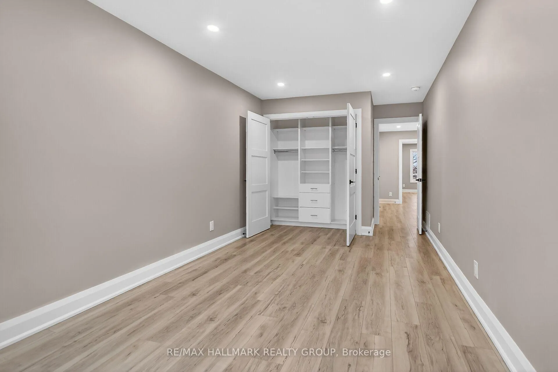 Photo 39 of 74 Burnett's Grove Circle, Ottawa, Barrhaven - Pheasant Run — HOMEH