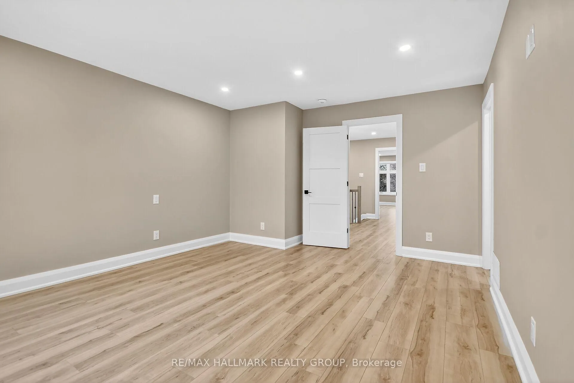 Photo 41 of 74 Burnett's Grove Circle, Ottawa, Barrhaven - Pheasant Run — HOMEH