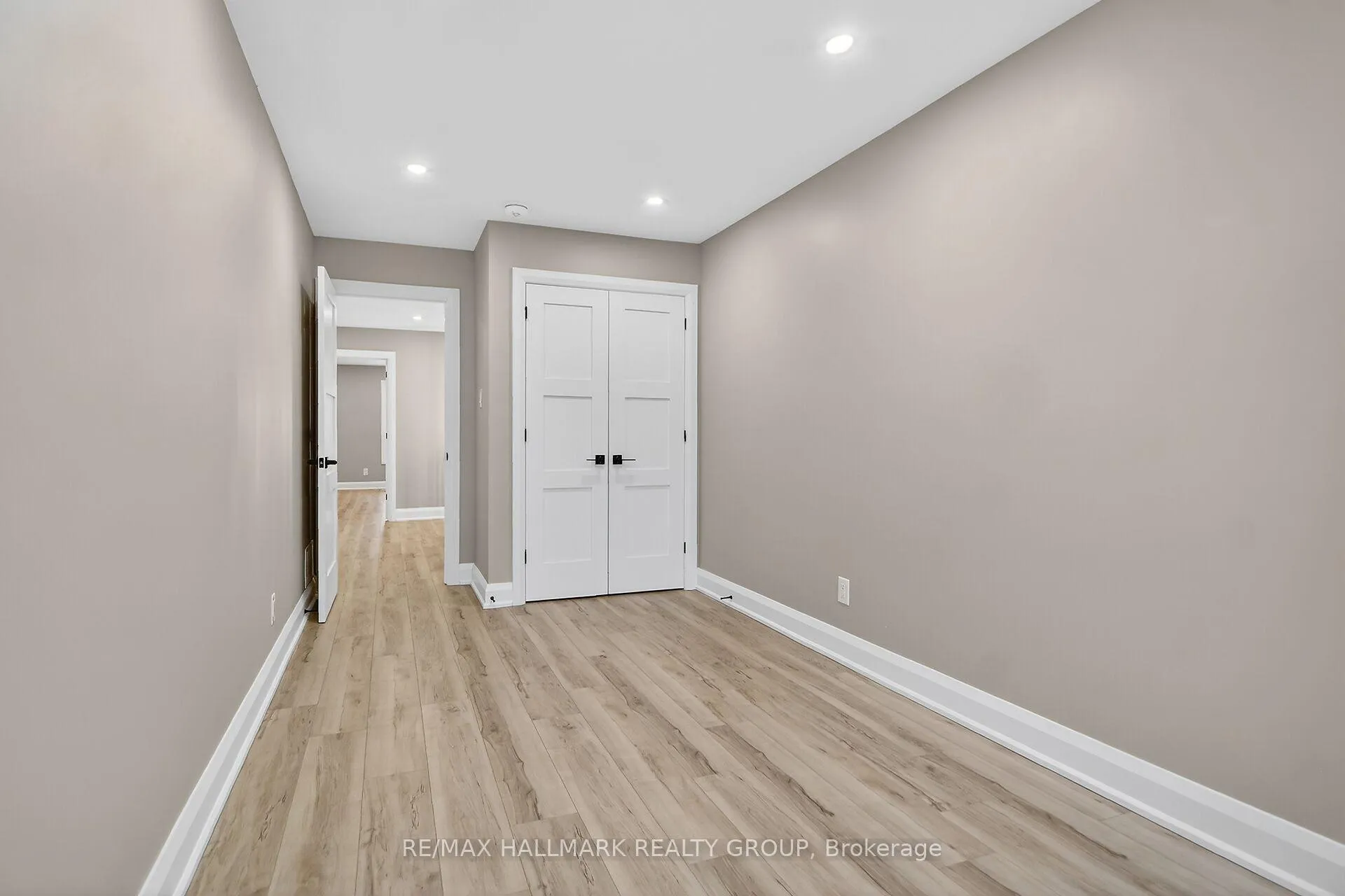 Photo 42 of 74 Burnett's Grove Circle, Ottawa, Barrhaven - Pheasant Run — HOMEH